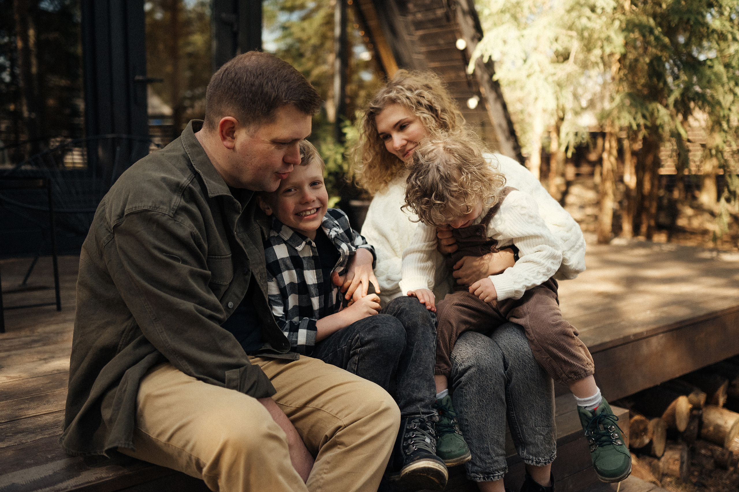 Фотосессия загородом, домик в лесу. Фотограф и видеограф в Санкт-Петербурге Полина Янушко. Съёмка родов