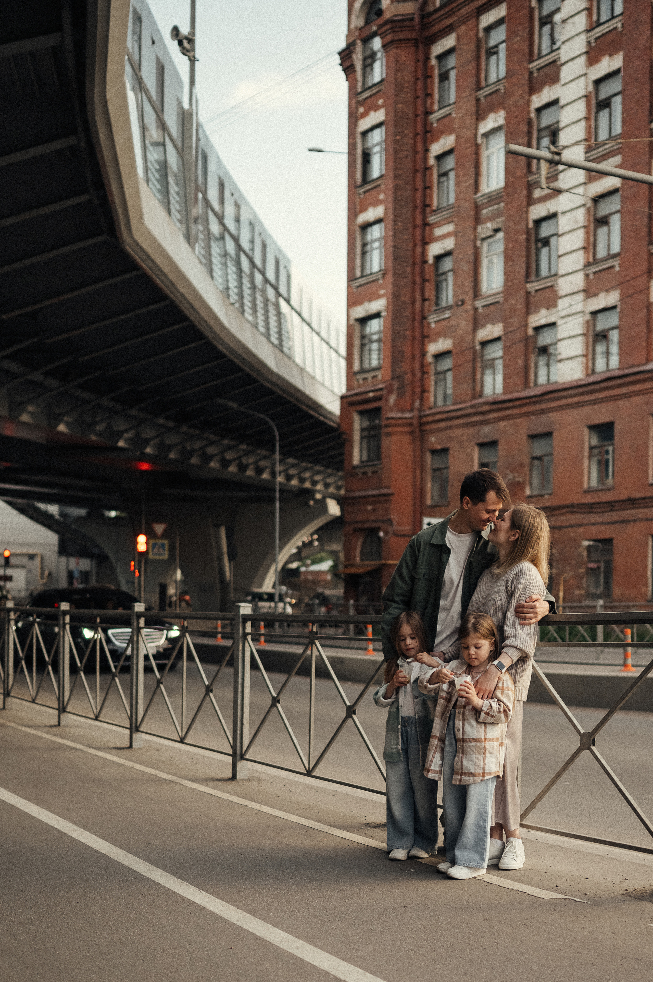 Семейная фотосессия в городе. Фотограф и видеограф в Санкт-Петербурге Полина Янушко. Съёмка родов