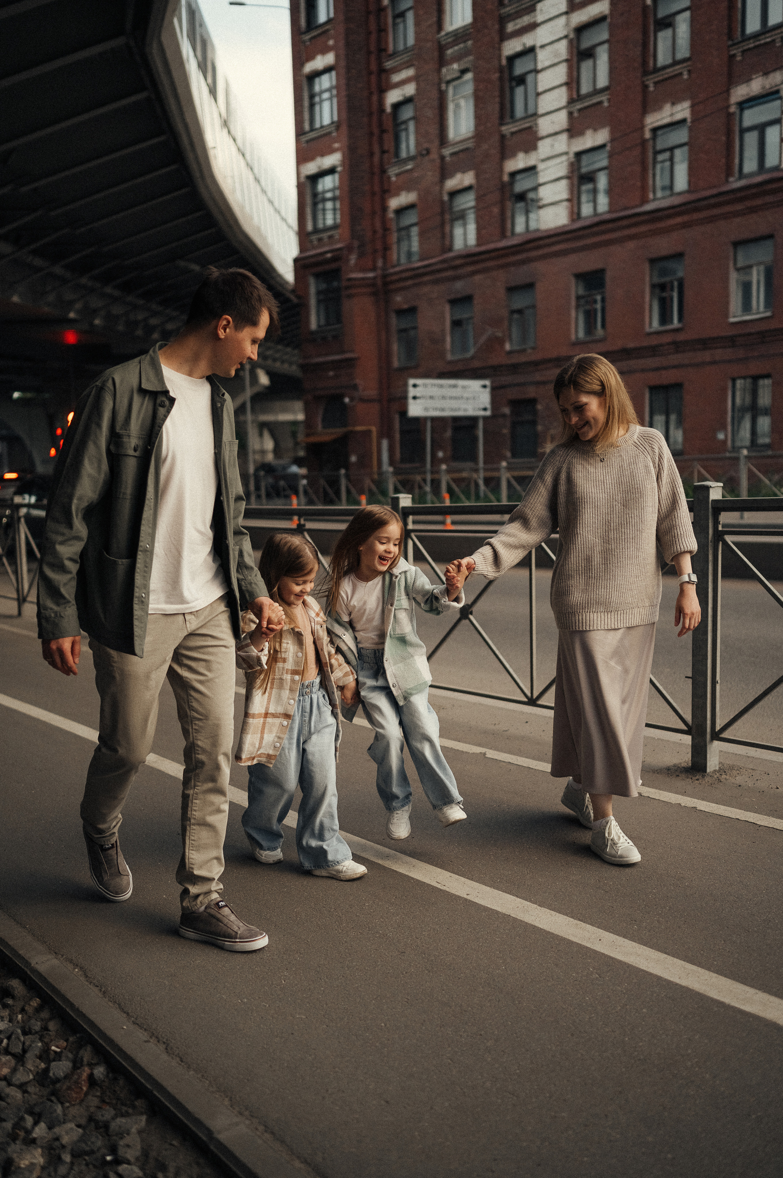 Семейная фотосессия в городе. Фотограф и видеограф в Санкт-Петербурге Полина Янушко. Съёмка родов