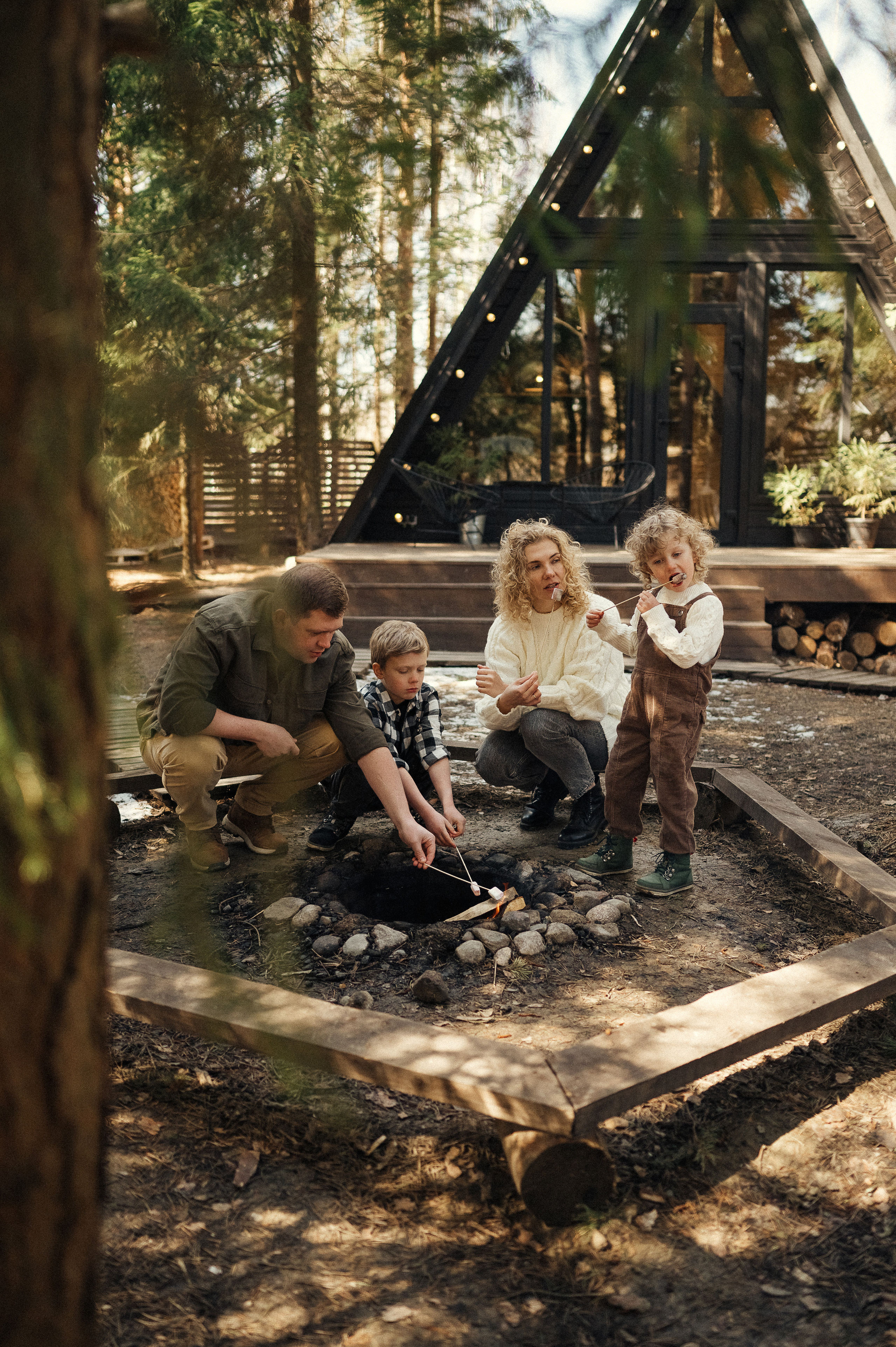 Фотосессия загородом, домик в лесу. Фотограф и видеограф в Санкт-Петербурге Полина Янушко. Съёмка родов
