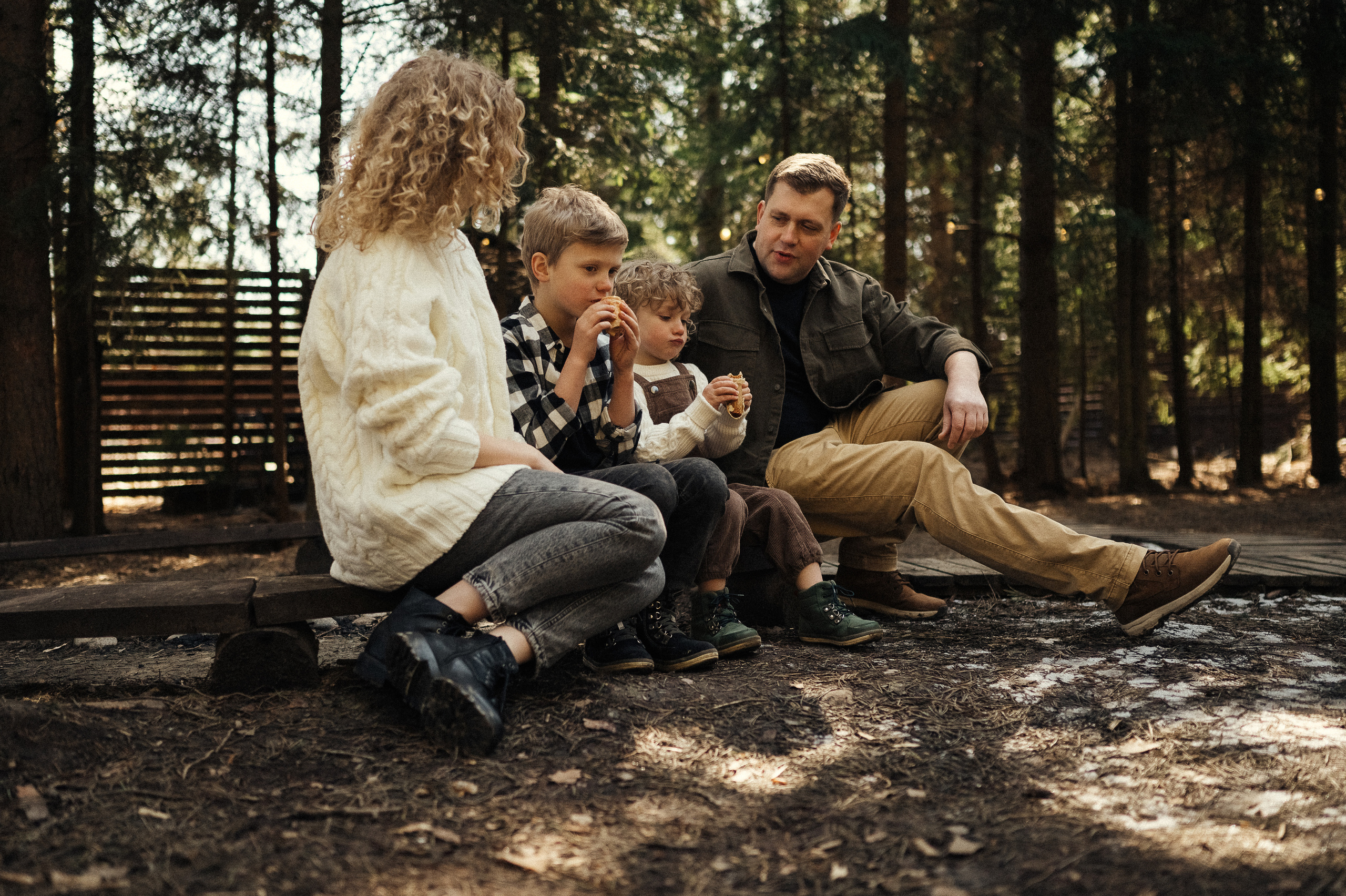 Фотосессия загородом, домик в лесу. Фотограф и видеограф в Санкт-Петербурге Полина Янушко. Съёмка родов