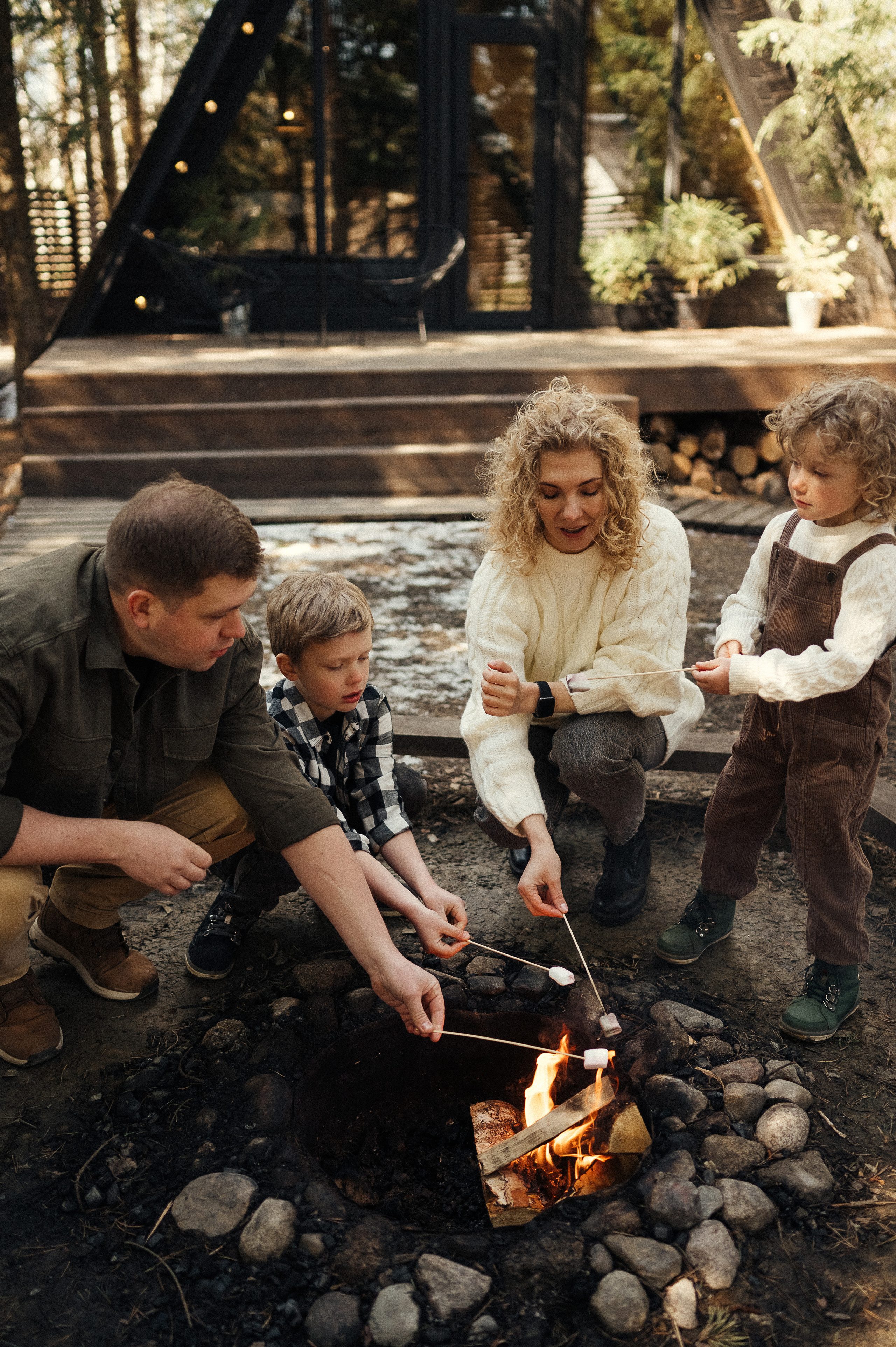 Фотосессия загородом, домик в лесу. Фотограф и видеограф в Санкт-Петербурге Полина Янушко. Съёмка родов