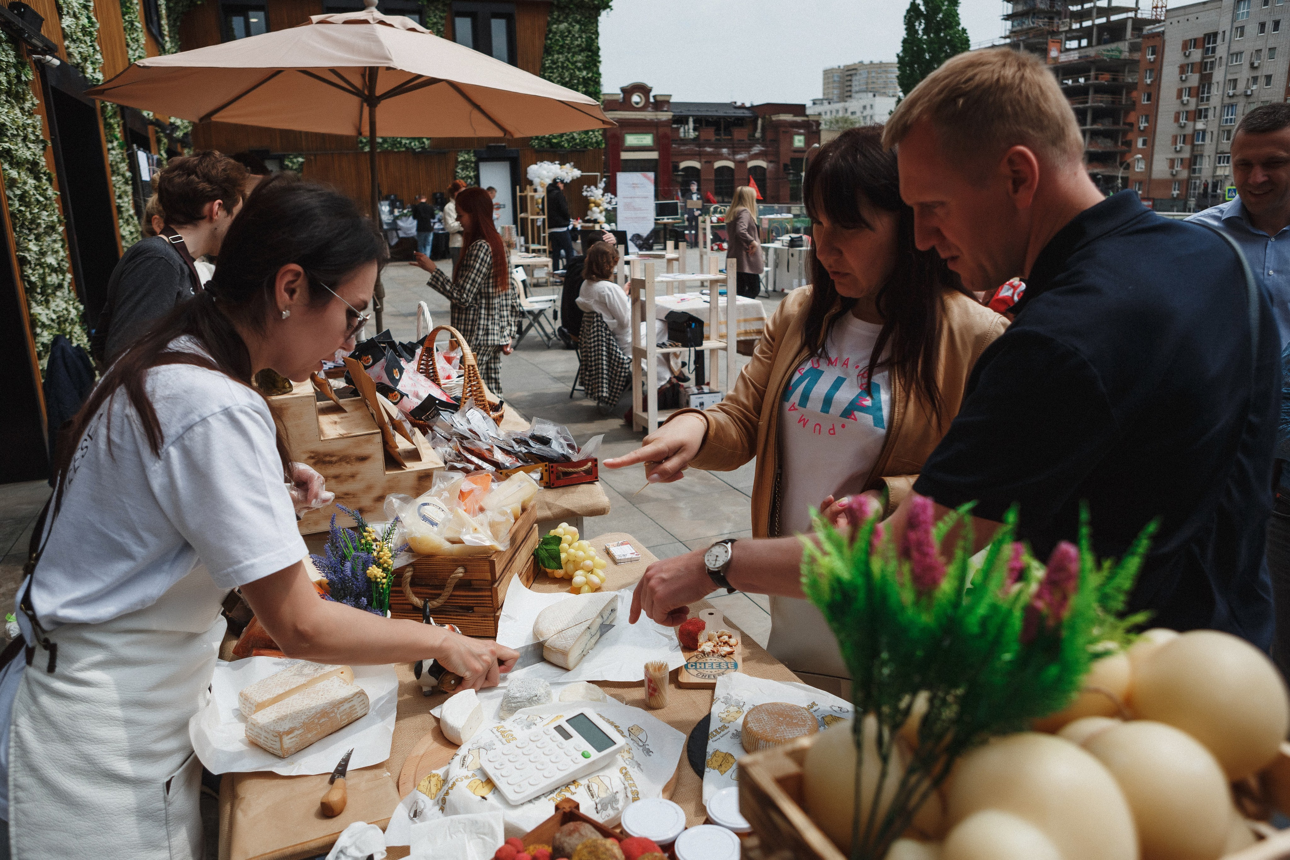 Моменты: Съёмка букета невесты в ТРЦ Большой, Ростов-на-Дону. Свадебный и семейный фотограф в Таганроге Бакарюк Антон