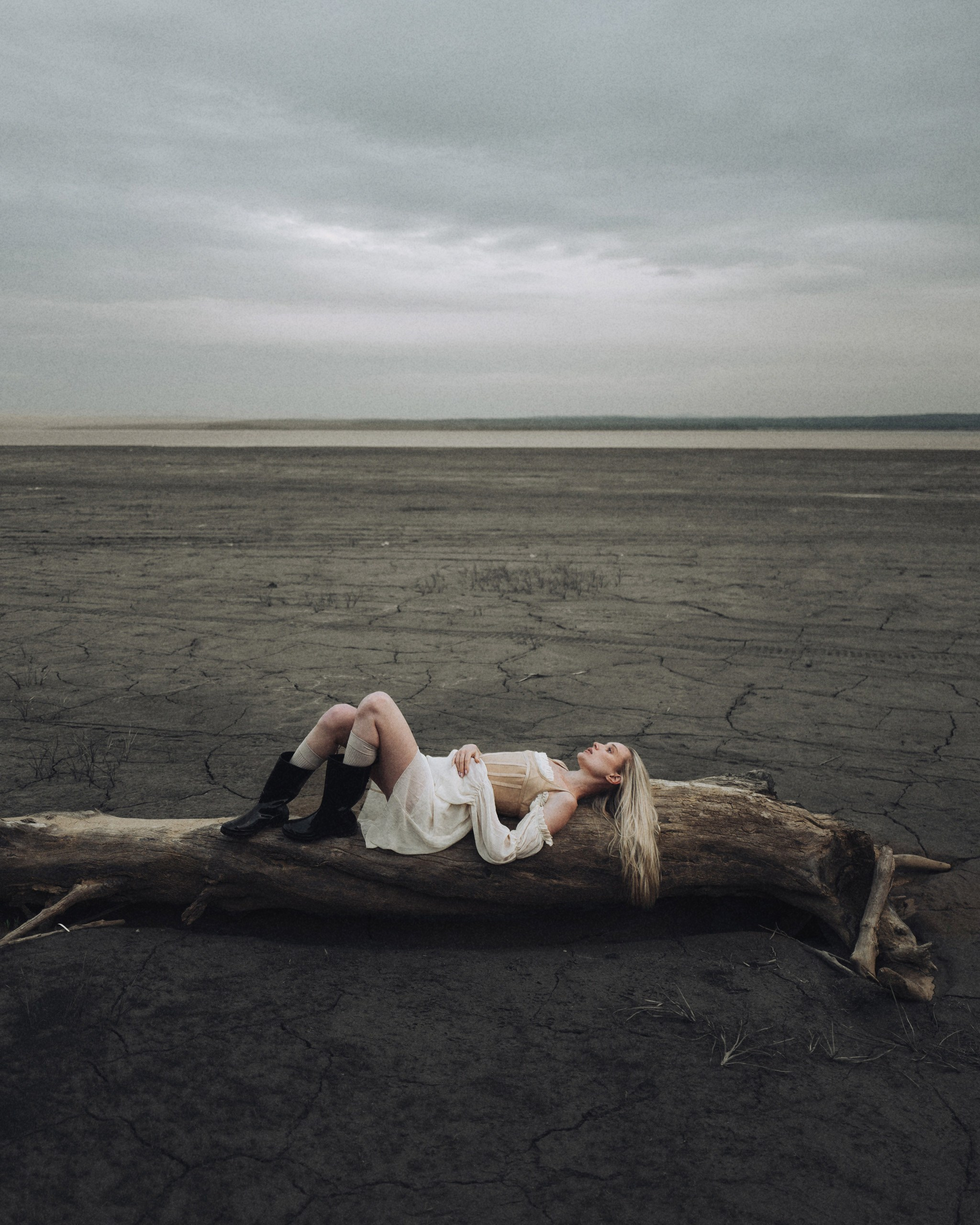 Даша «Сухой берег». Никита Линейцев — индивидуальный портретный фотограф в Москве и Иркутске