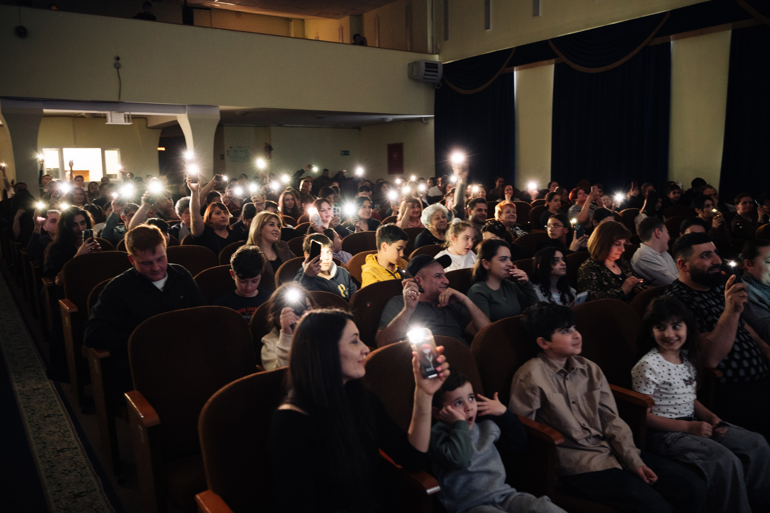 Благотворительный концерт в помощь Артему Сардаряну. Фотограф Артем Севостьянов. Профессиональная фотосъемка в Ногинске, Москве, Московской области и за границей