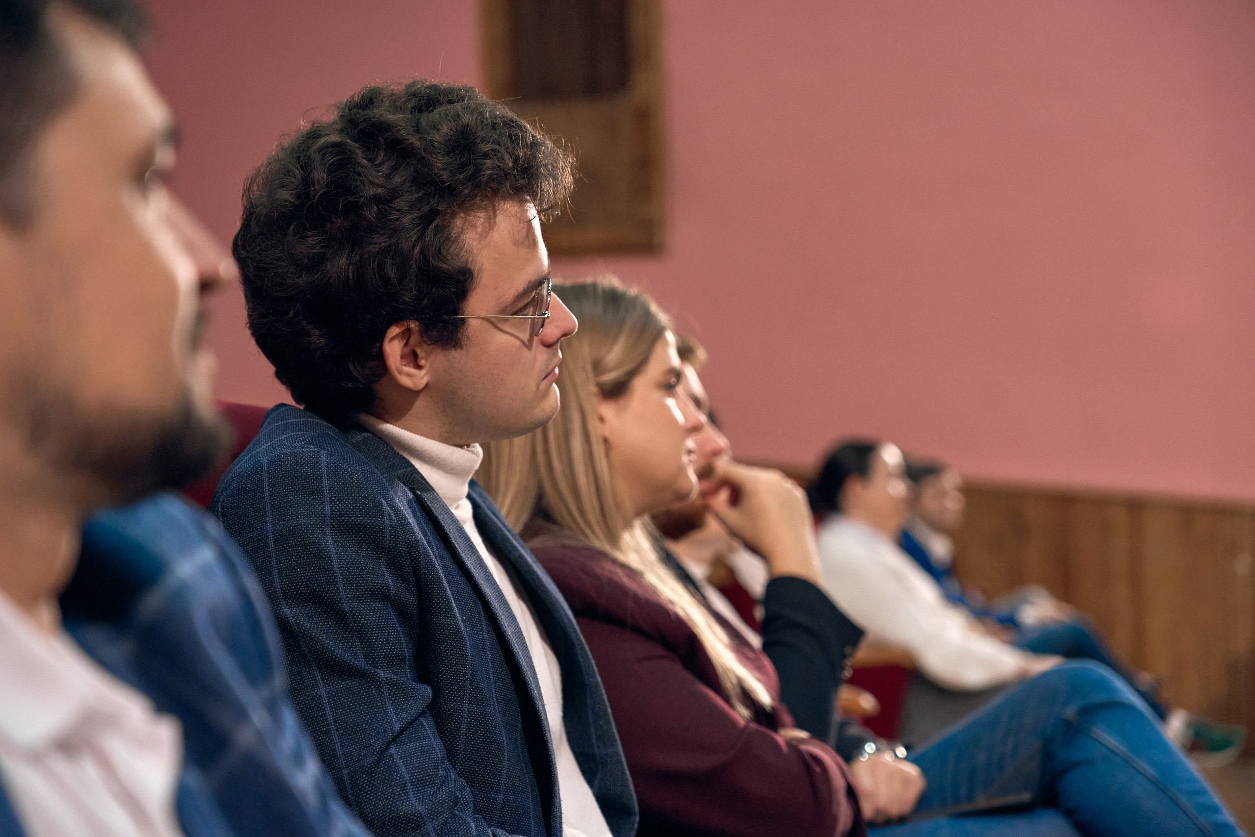 Встреча в издательстве «Наука». Контент-фотограф в Москве Тима Забабурин