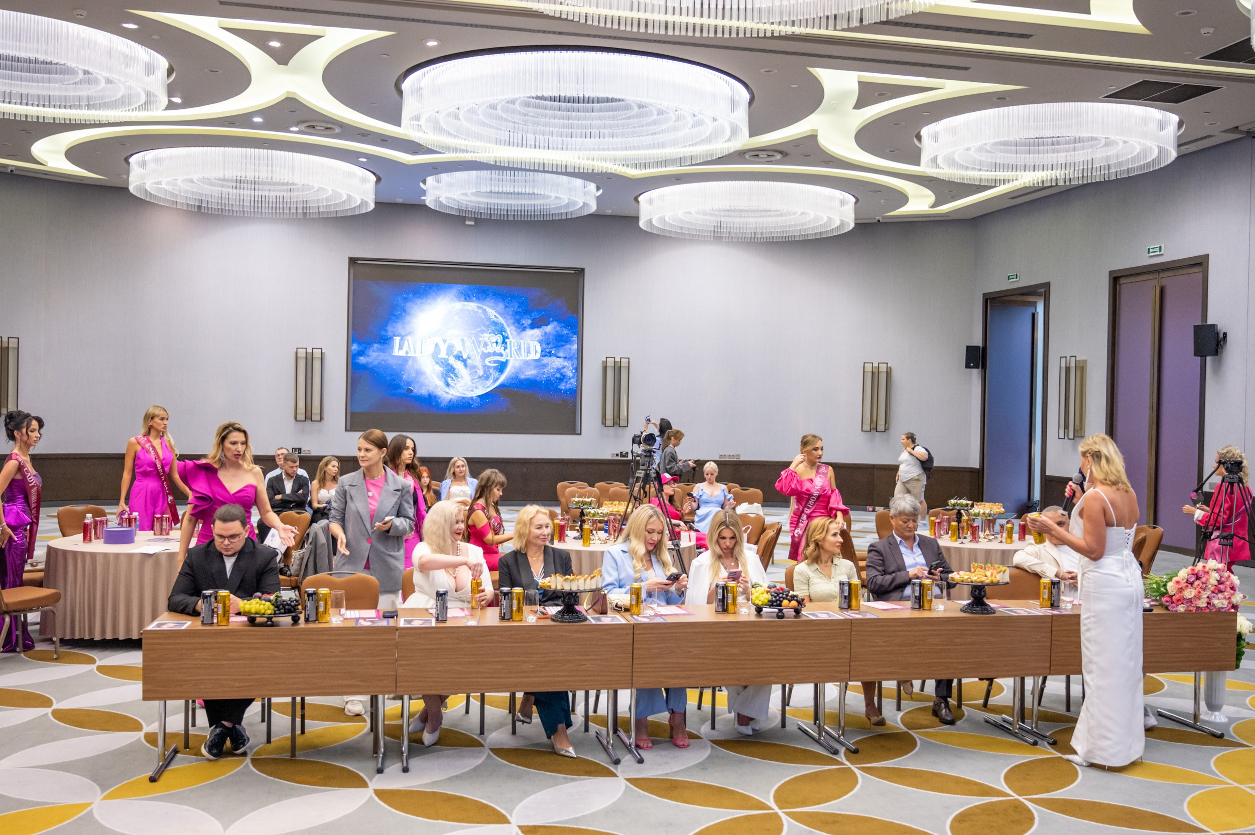 Церемония открытия Конкурса красоты «LADY WORLD» 2024. Фотографирую счастливых людей в Сочи