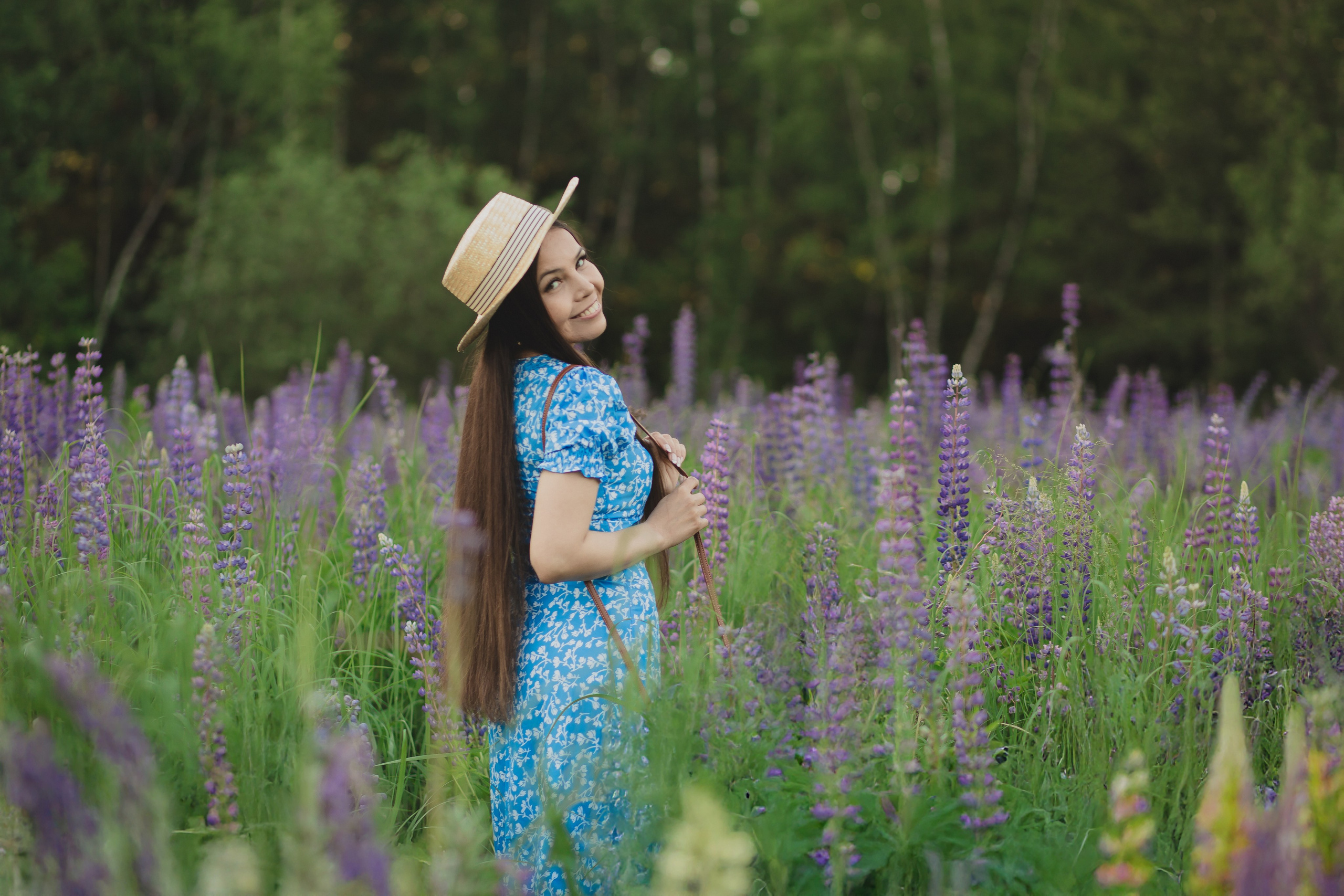 Таня в люпинах — бренд‑фотосессия в Москве, О проекте: люпиновый образ и атмосфера, Почему выбраны люпины?, Что мы создаём вместе, Образы и стилизация, Локация и настроение, Где использовать фото, Забронируйте съёмку, бренд-фотосессия в люпинах, люпины в Москве, визуальный контент для экспертов, фотосессия для личного бренда, Катерина Сысуева, rina_sphoto