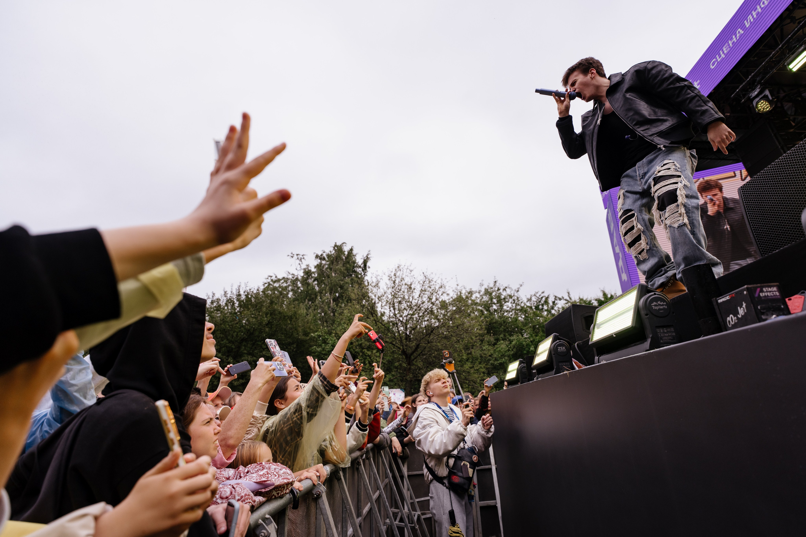 VK FEST Инфлюенсеры. Андрей Сухинин репортажный свадебный фотограф Санкт-Петербург