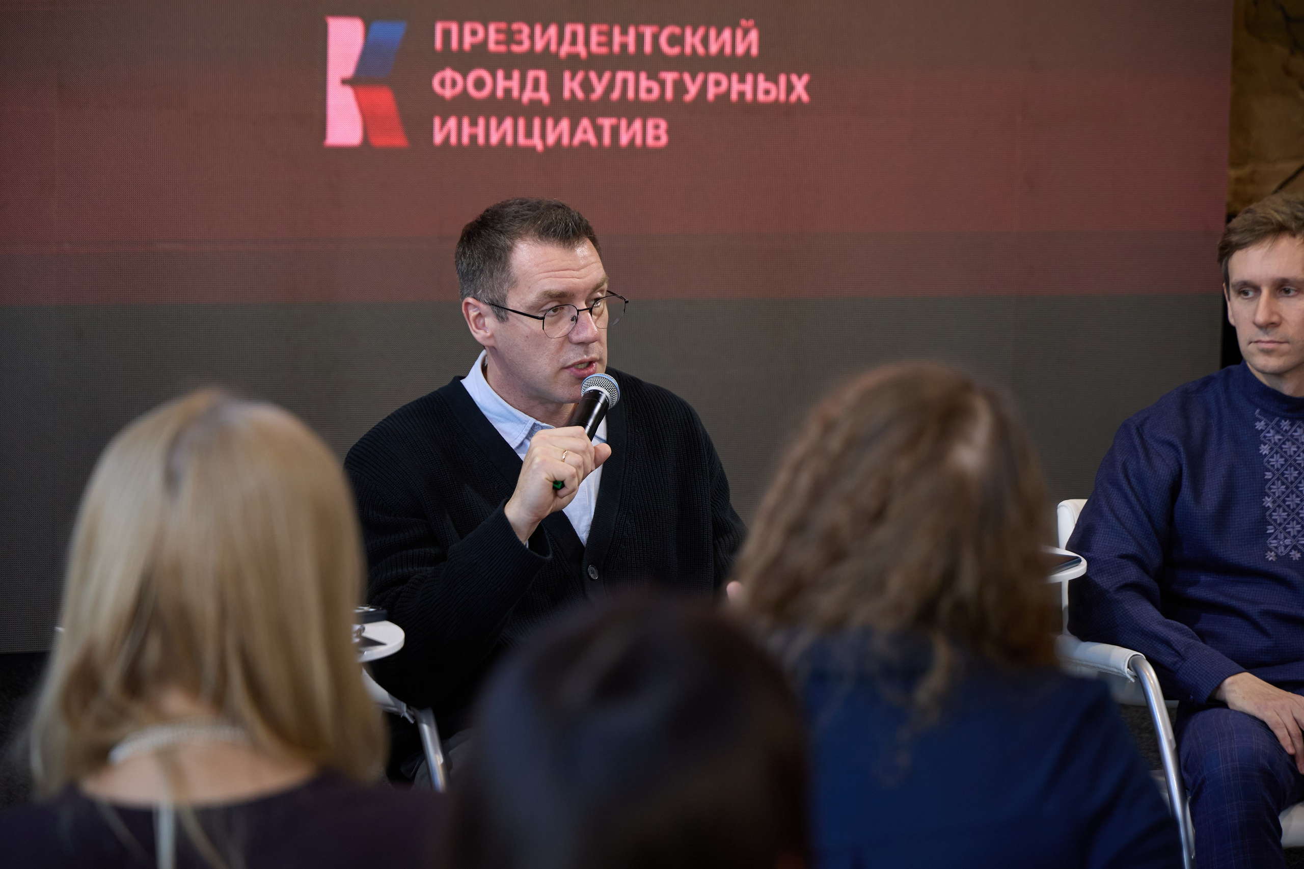 МОДНЫЙ НИЖНИЙ ОКТЯБРЬ 2026. Портретный фотограф Антон Зуев в Нижнем Новгороде