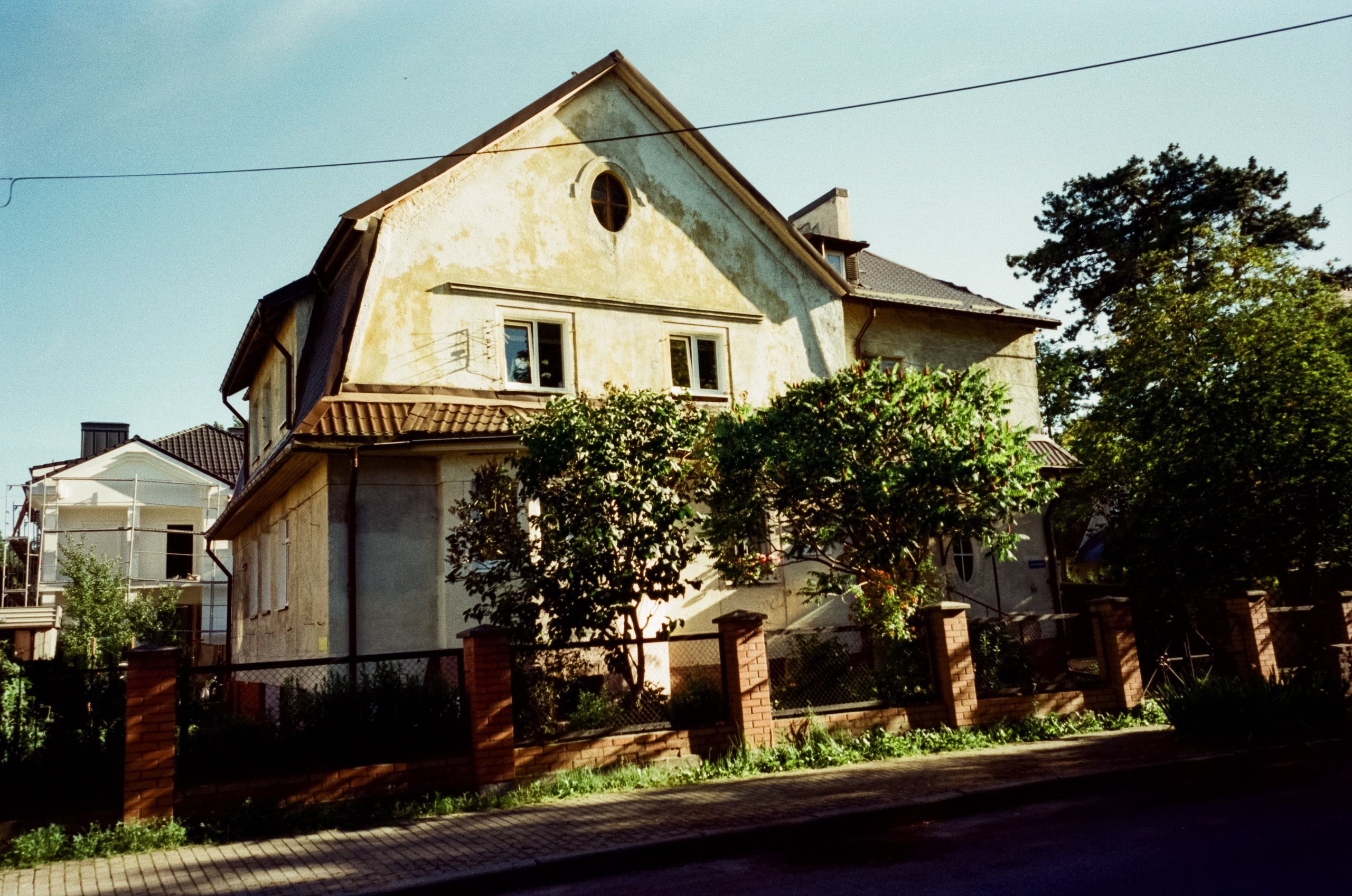 Прогулка от Площади Победы к Amalienau в golden hour. Фотограф-документалист Мария Осокина