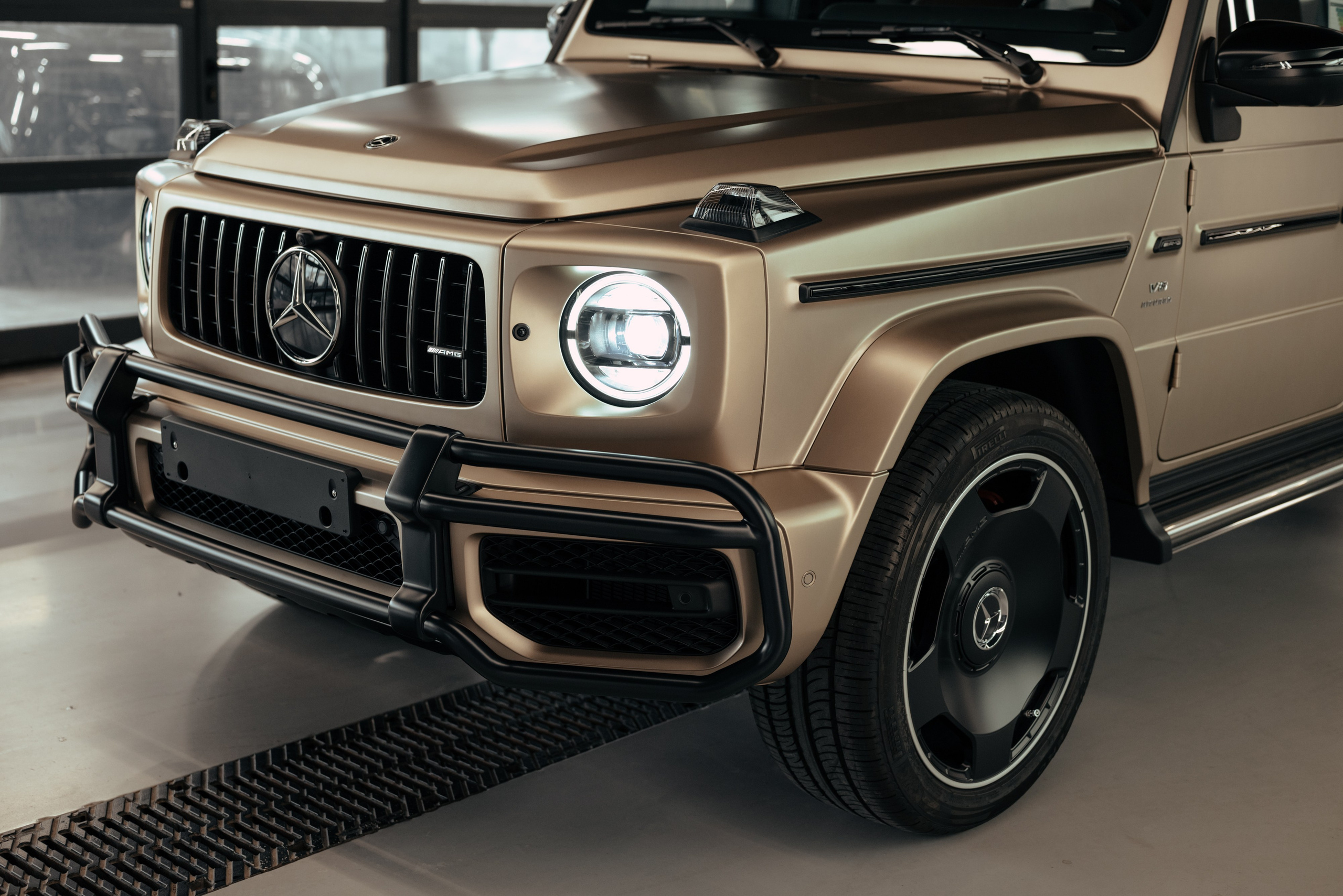 Mercedes G63 Gold. DeLorein