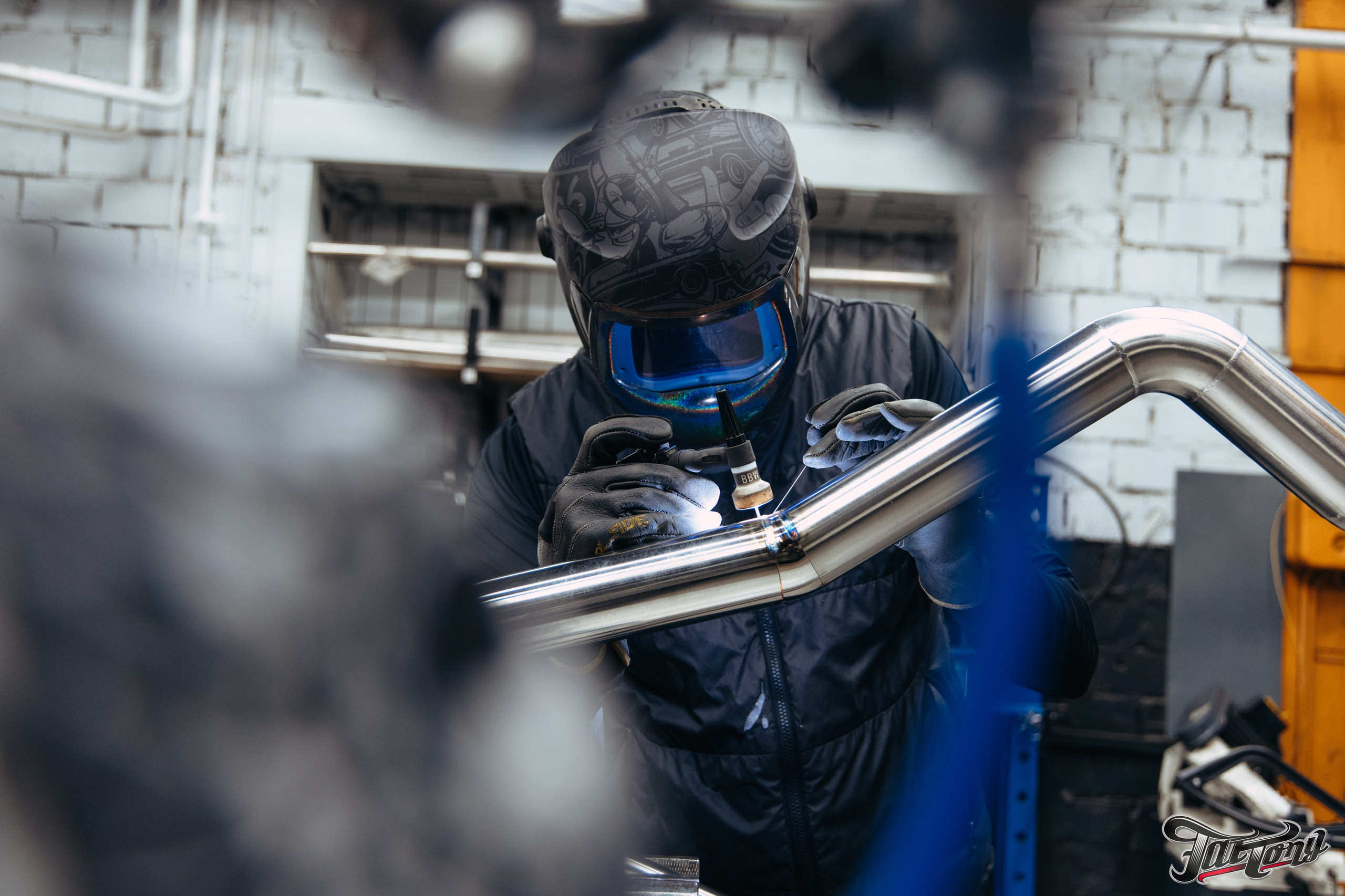 BMW 440i оклейка в зеленый, выхлоп, установка карбонового обвеса, окрас суппортов. DeLorein