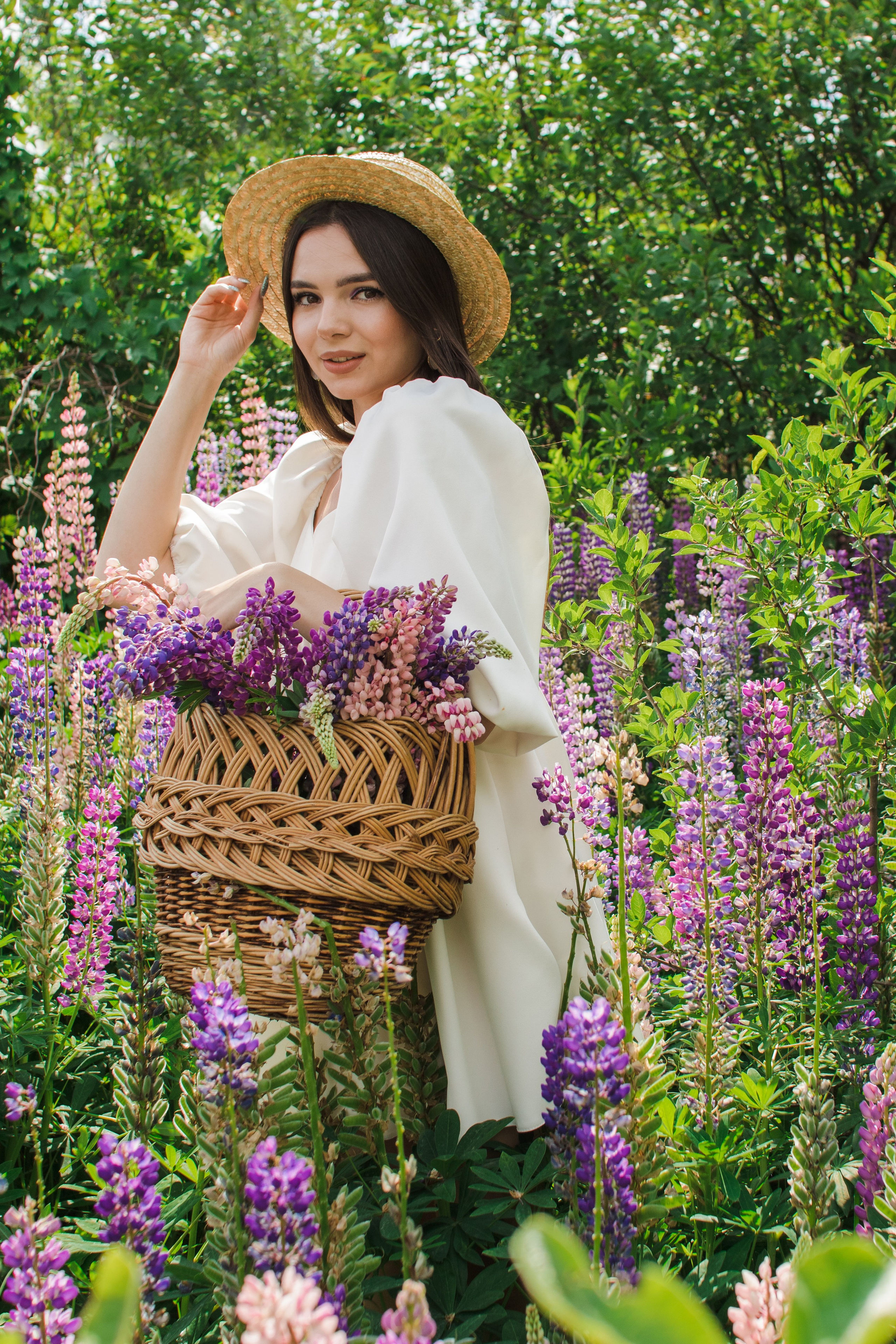 Девушках в люпинах