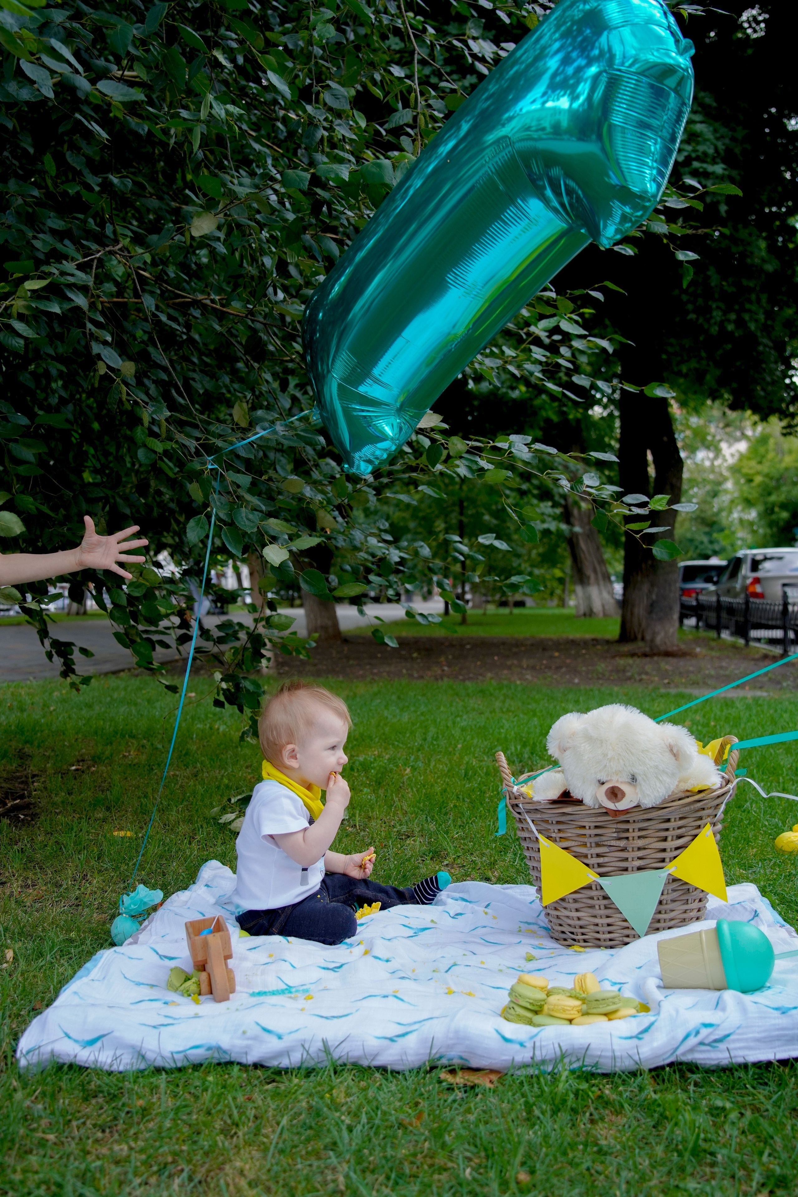 1 год)). Max Matvich and Victoria Basova are professionals in their field