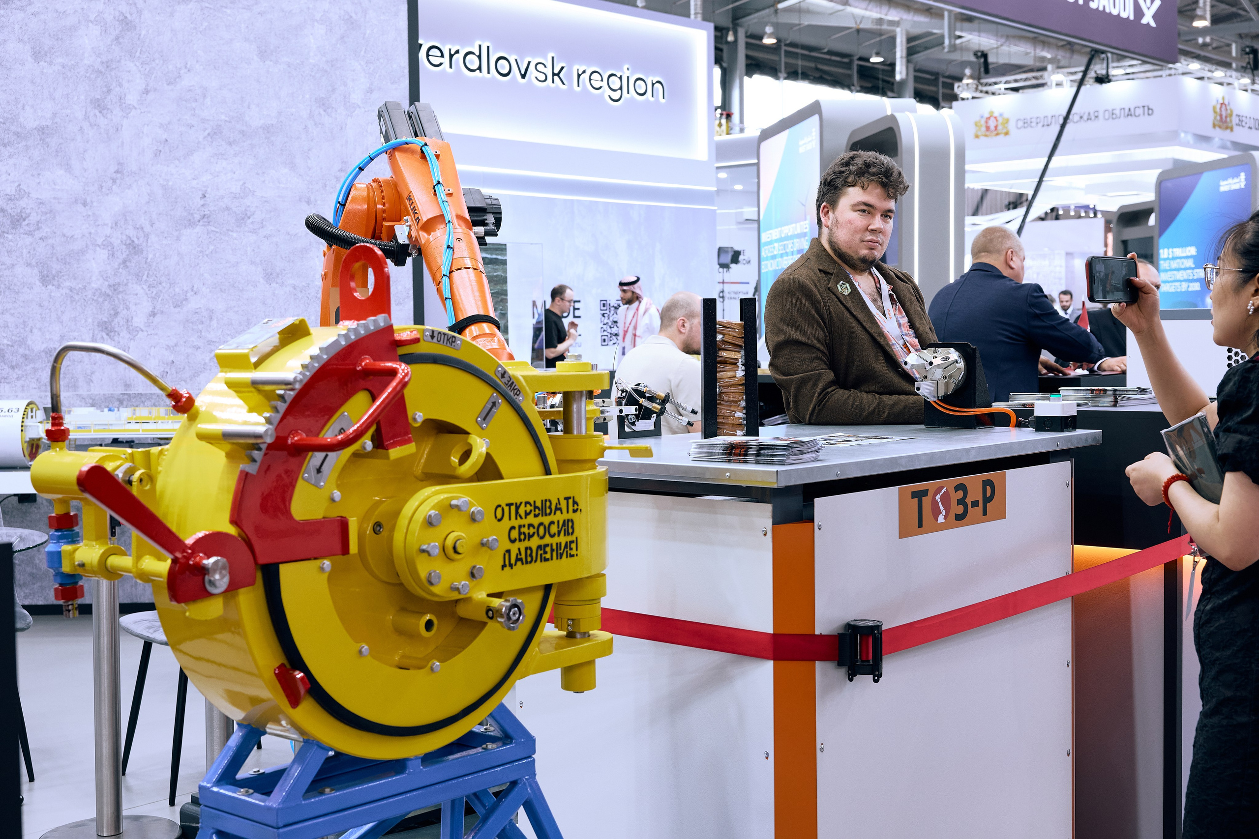 Иннопром-2025. Предметный и репортажный фотограф Алексей Кротов