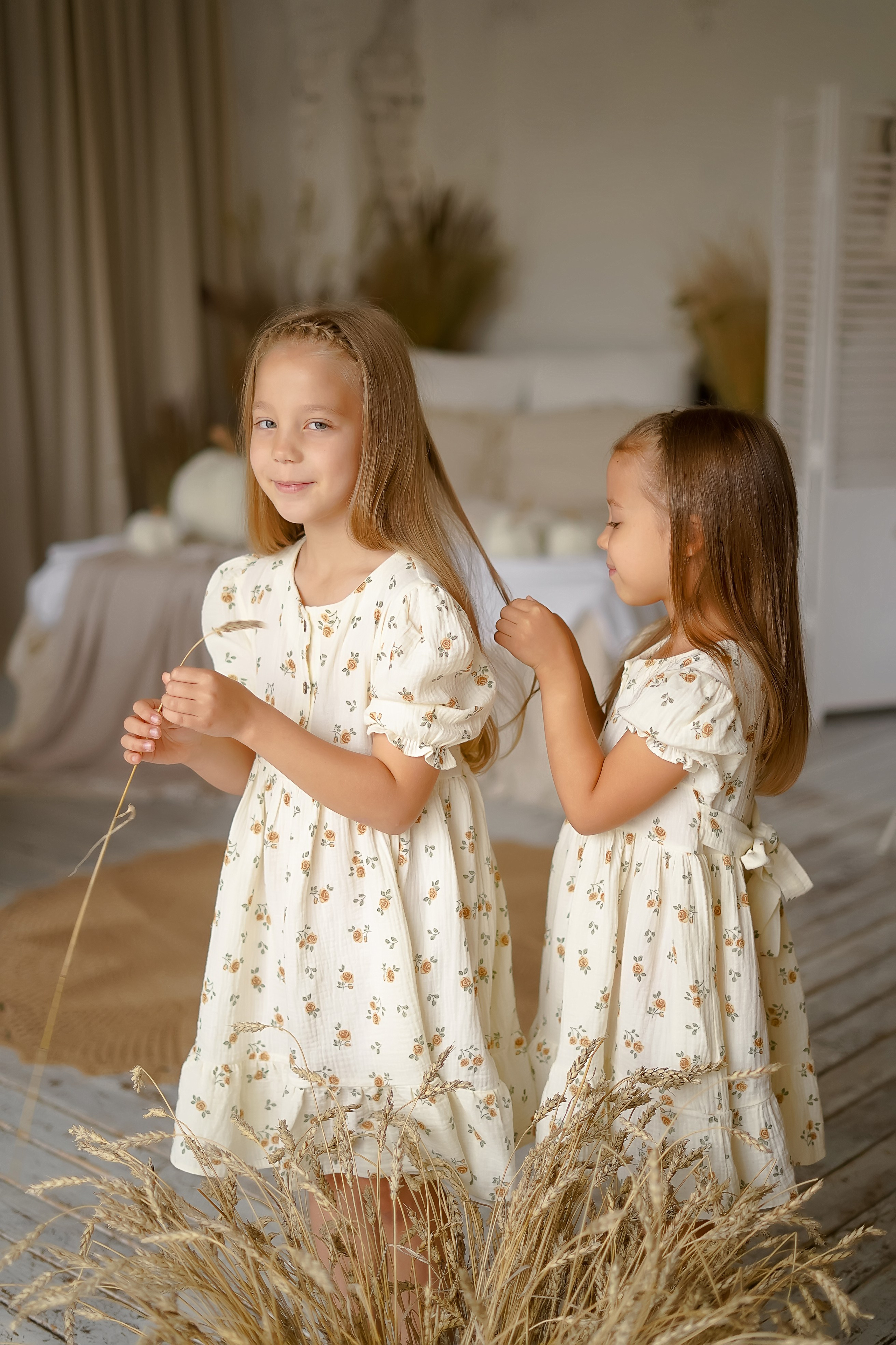 Девочки и ёжик. Фотограф Татьяна Митрофанова