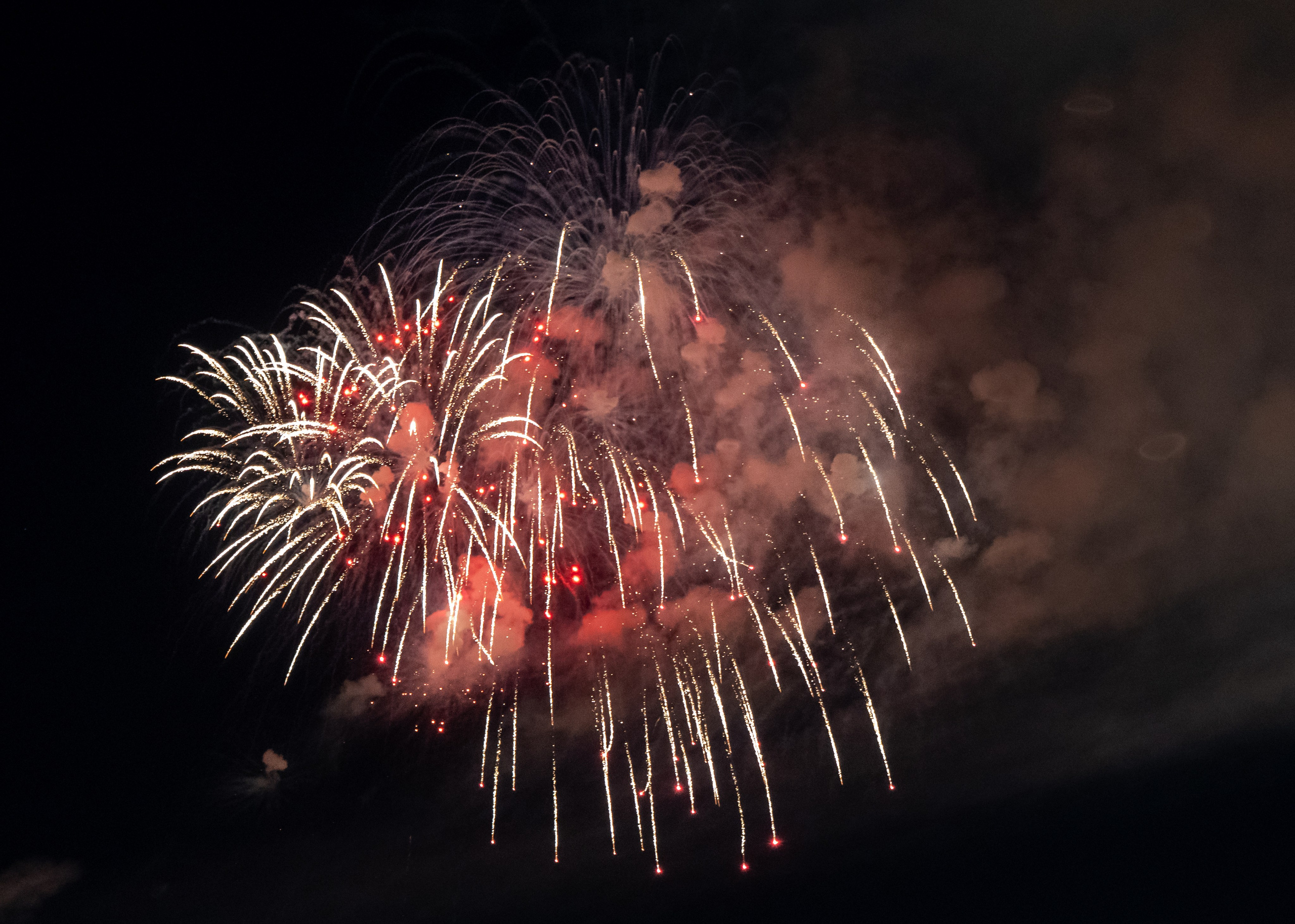 Праздничный салют в честь Дня защитника Отечества. Главная