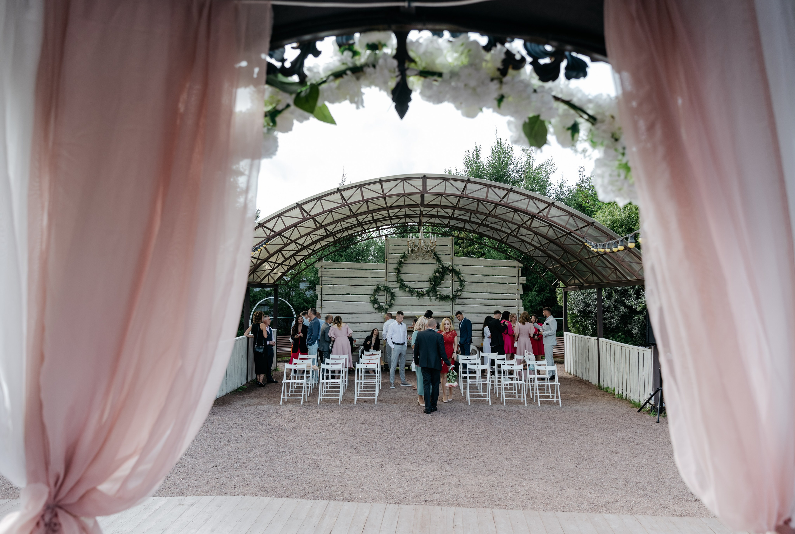 Волшебство уходит — Знаю. — И что мы будем делать? — Наслаждаться моментом. Свадебный фотограф в Санкт-Петербурге