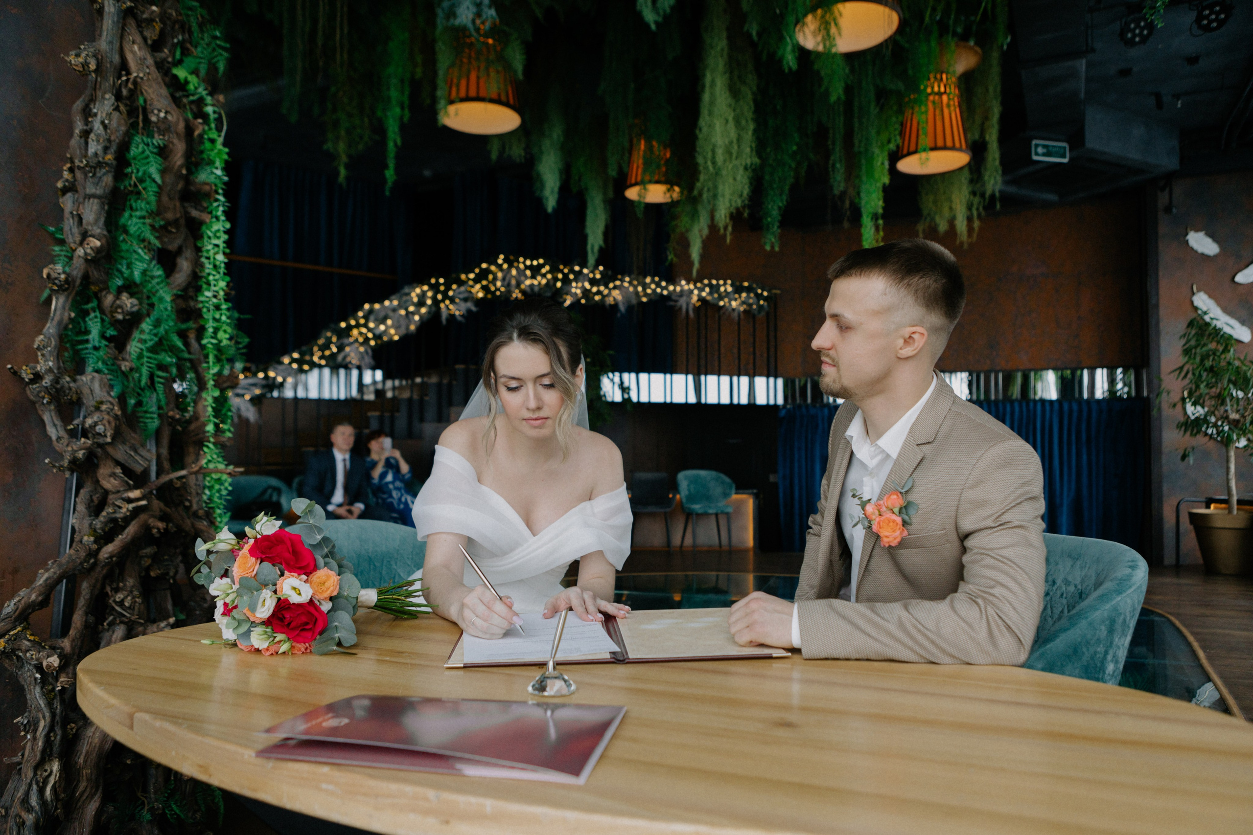 Ксюша и Илья. Утро в отеле роспись в Birds. Свадебный и портретный фотограф в Москве Анастасия Масюк