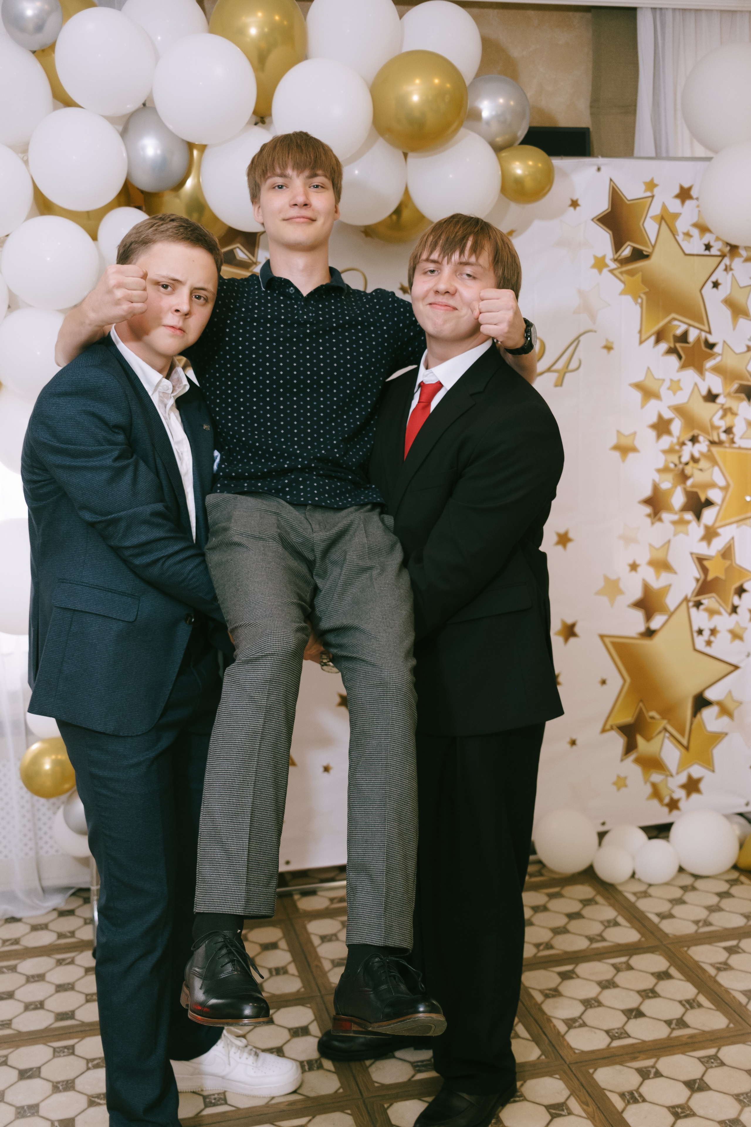 Выпускной школа 33. Свадебный и репортажной фотограф Денис Ожигин в Краснодаре и Краснодарском крае