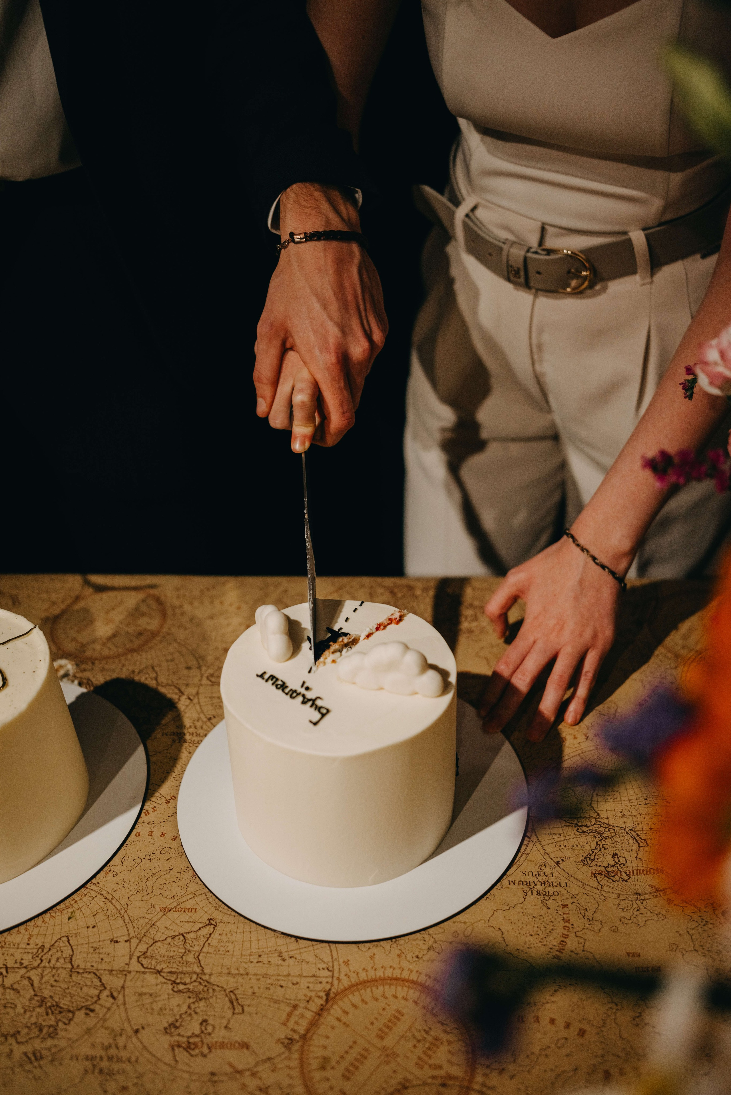 Годовщина свадьбы в кафе. Портретный и свадебный фотограф в Тбилиси • xeniqo