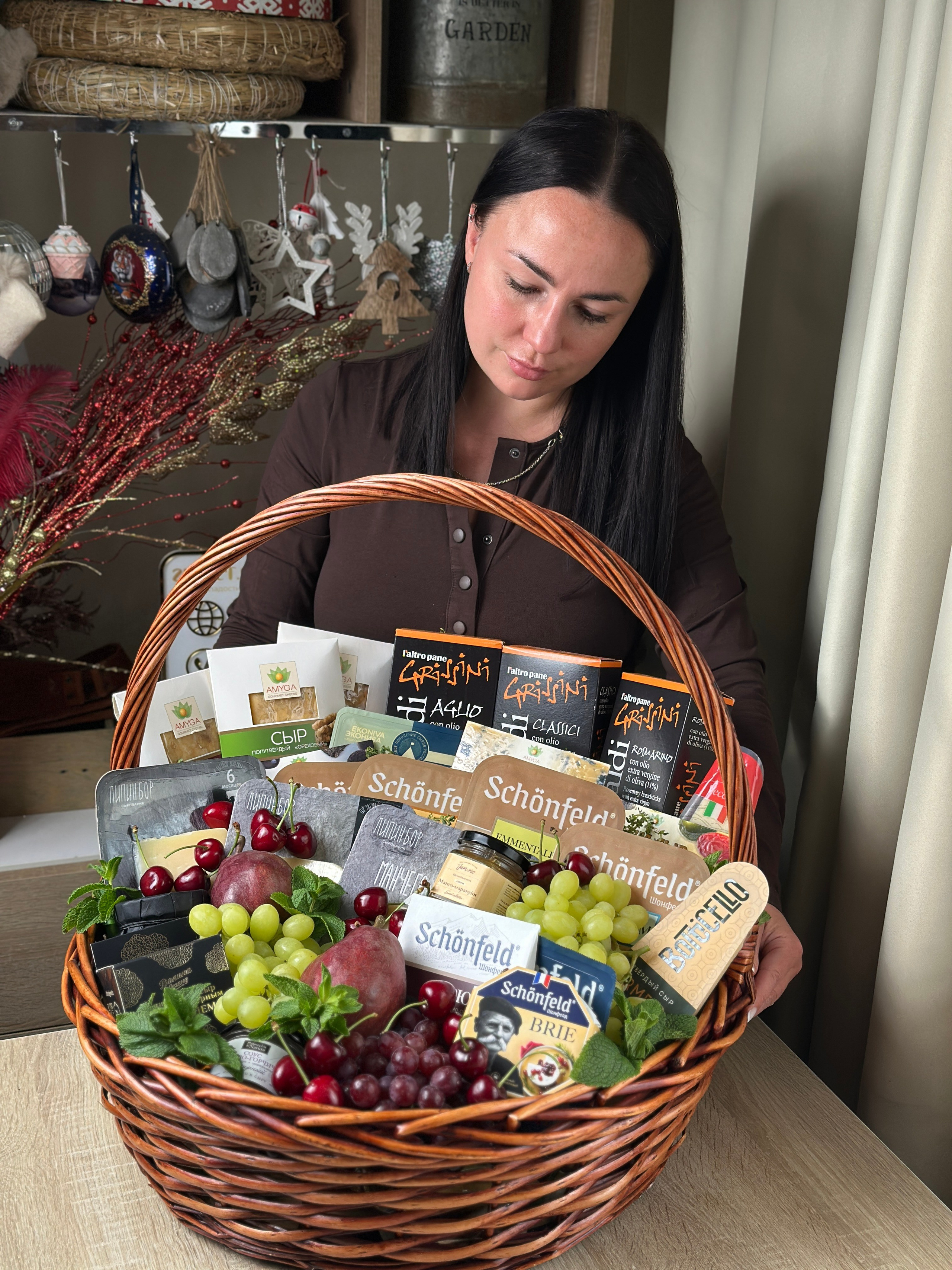 Корзины. Выездной кейтеринг, съедобные букеты, торты и сладости на заказ