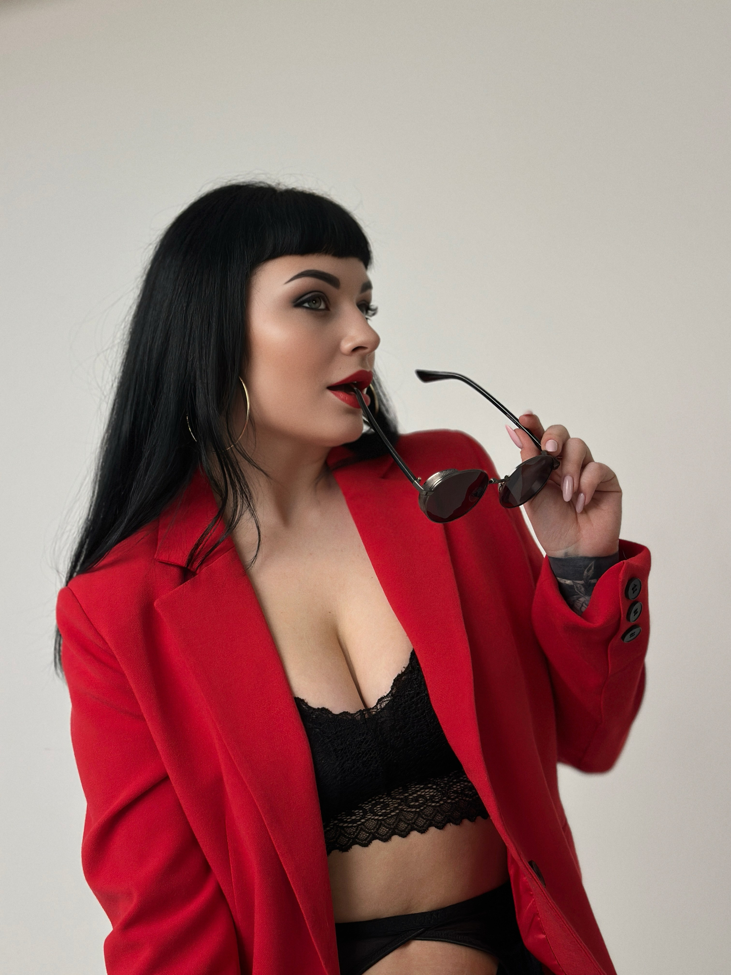 Серия «Алый пиджак». Мобильный фотограф Дмитрий Шпуров | KIREVAS