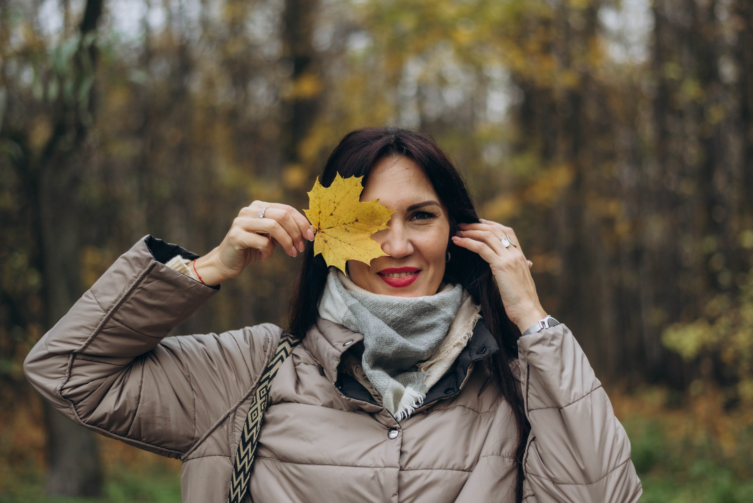 Прогулочная фотоссесия для девушки в парке. Семейный фотограф в Железнодорожном Масаева Елена