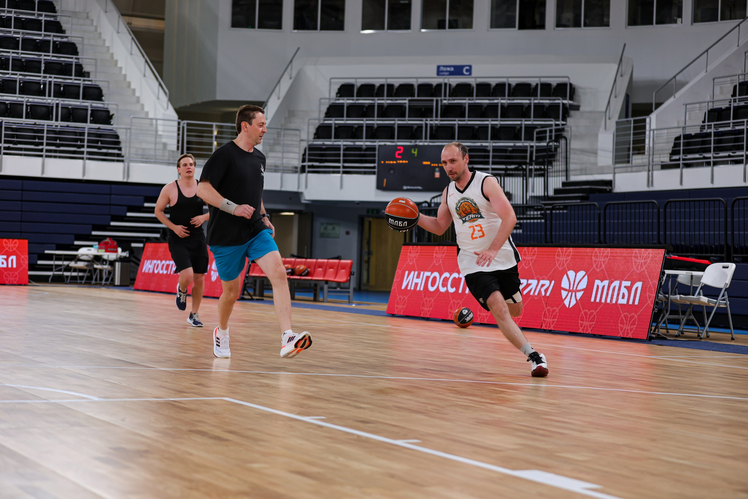 День рождения на баскетбольной площадке. Фотограф в Москве портреты | репортажи | спорт