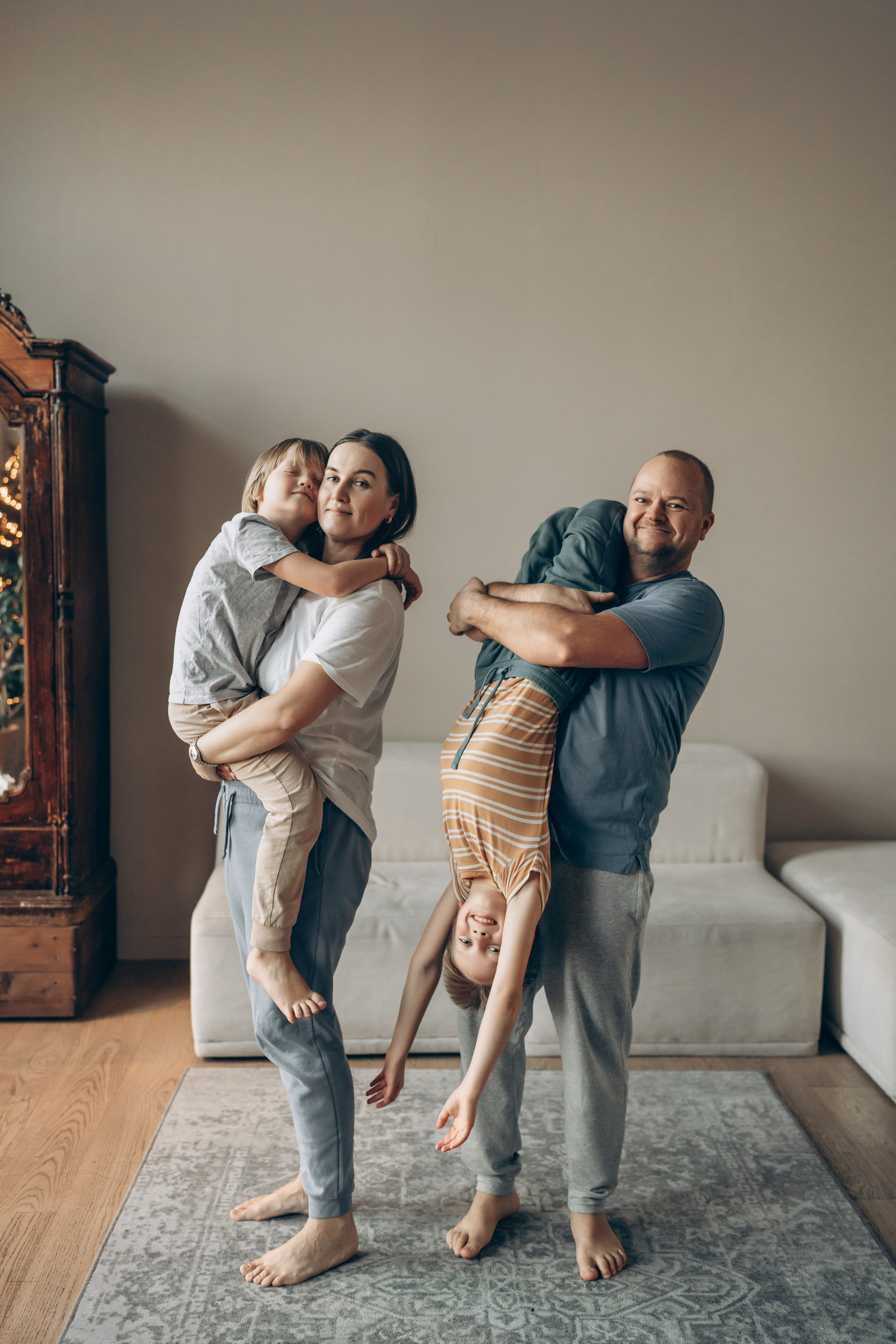 Семейная фотосессия в студии. Детский, семейный и ньюборн фотограф в Москве Юлия Шуарт