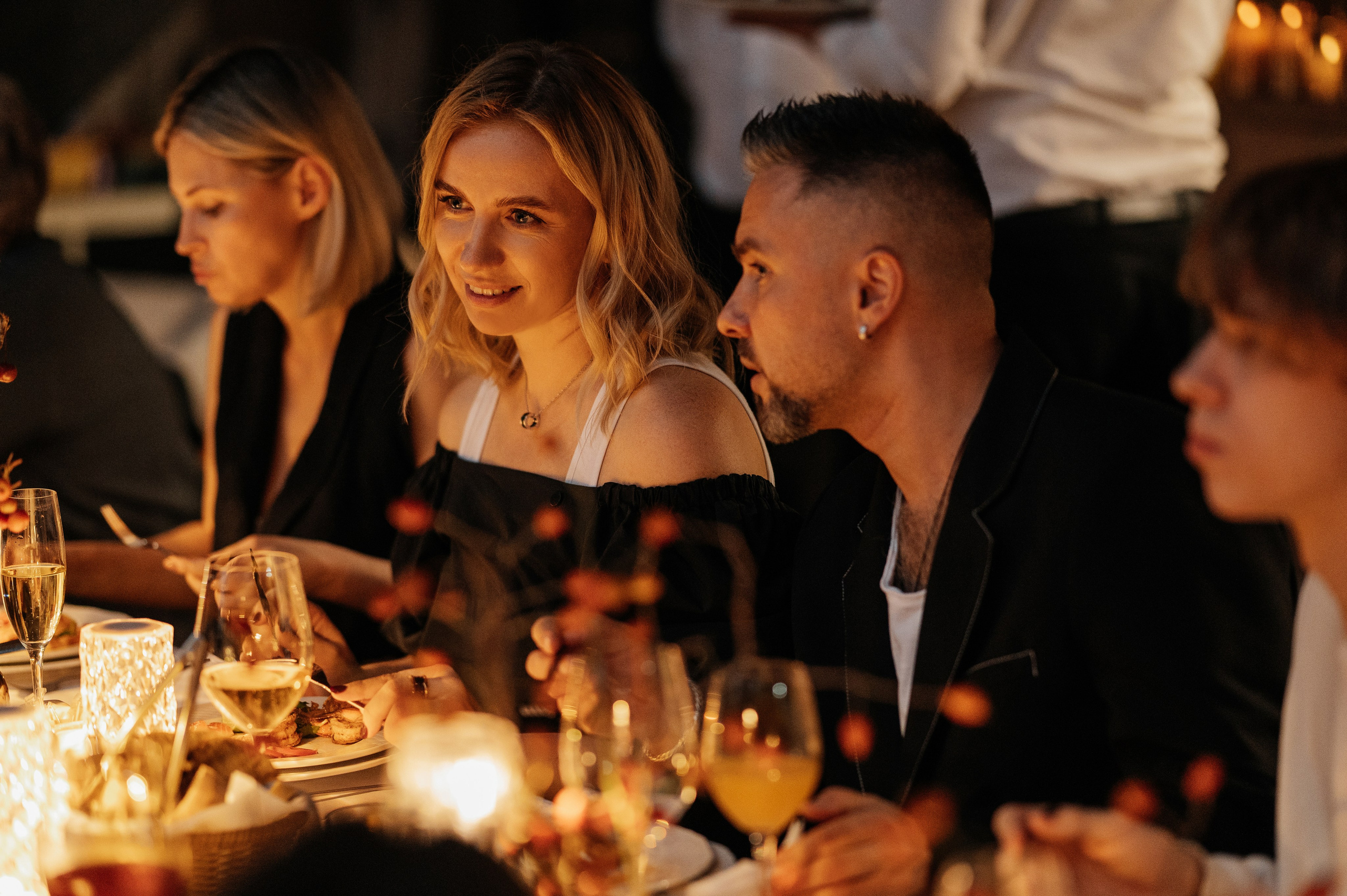 Невероятно атмосферный семейный ужин. Wedding photographer in Moscow and around the world Andrey Medvednikov