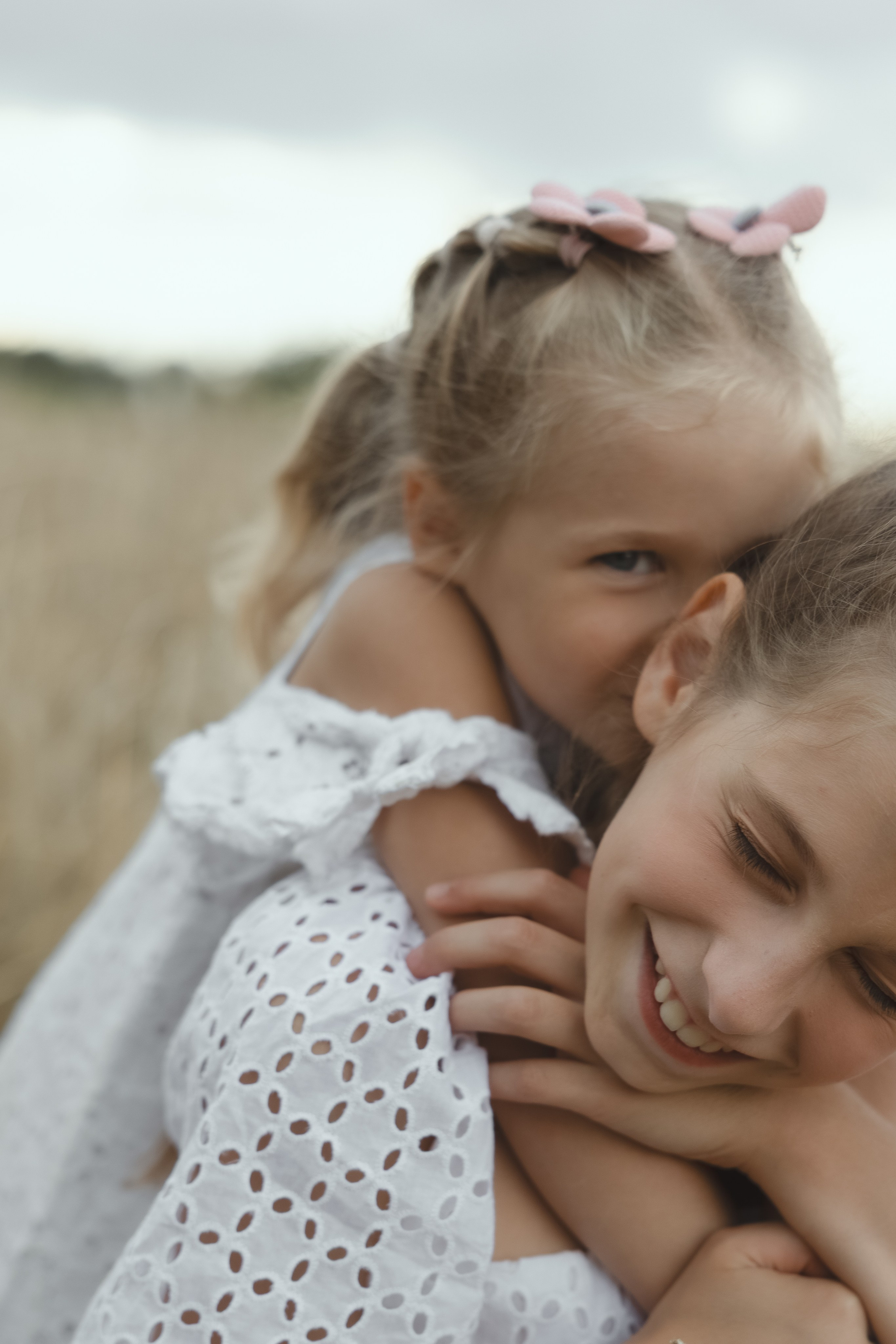 Девочки в поле. Семейный фотограф в городе Тула Любовь Сабирова