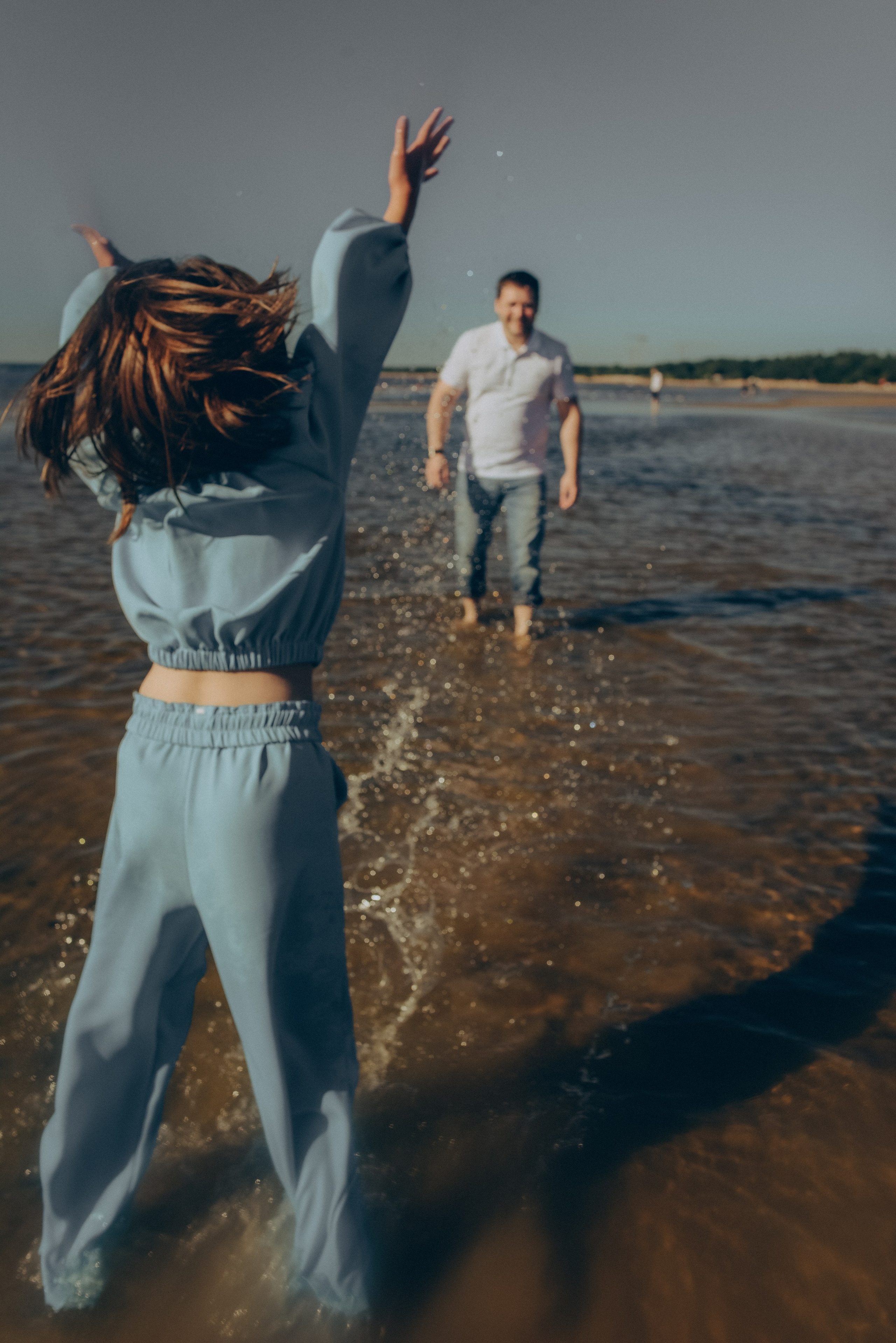 Семейная фотопрогулка на заливе. Алена Виталий Илона Ника. Семейный и свадебный фотограф в Санкт-Петербурге Яна