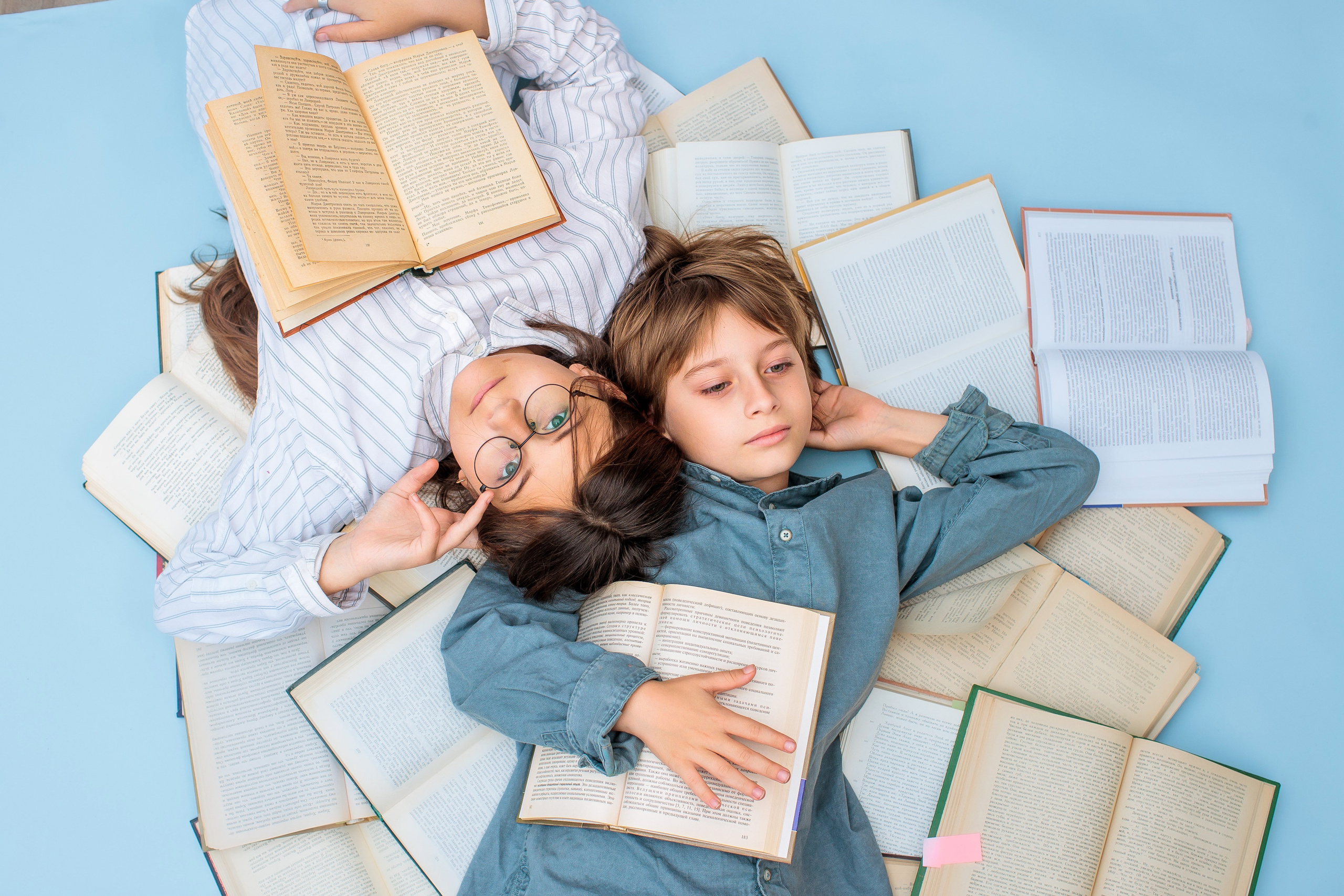 Групповые кадры тоже отличаются от того, что вы привыкли видеть