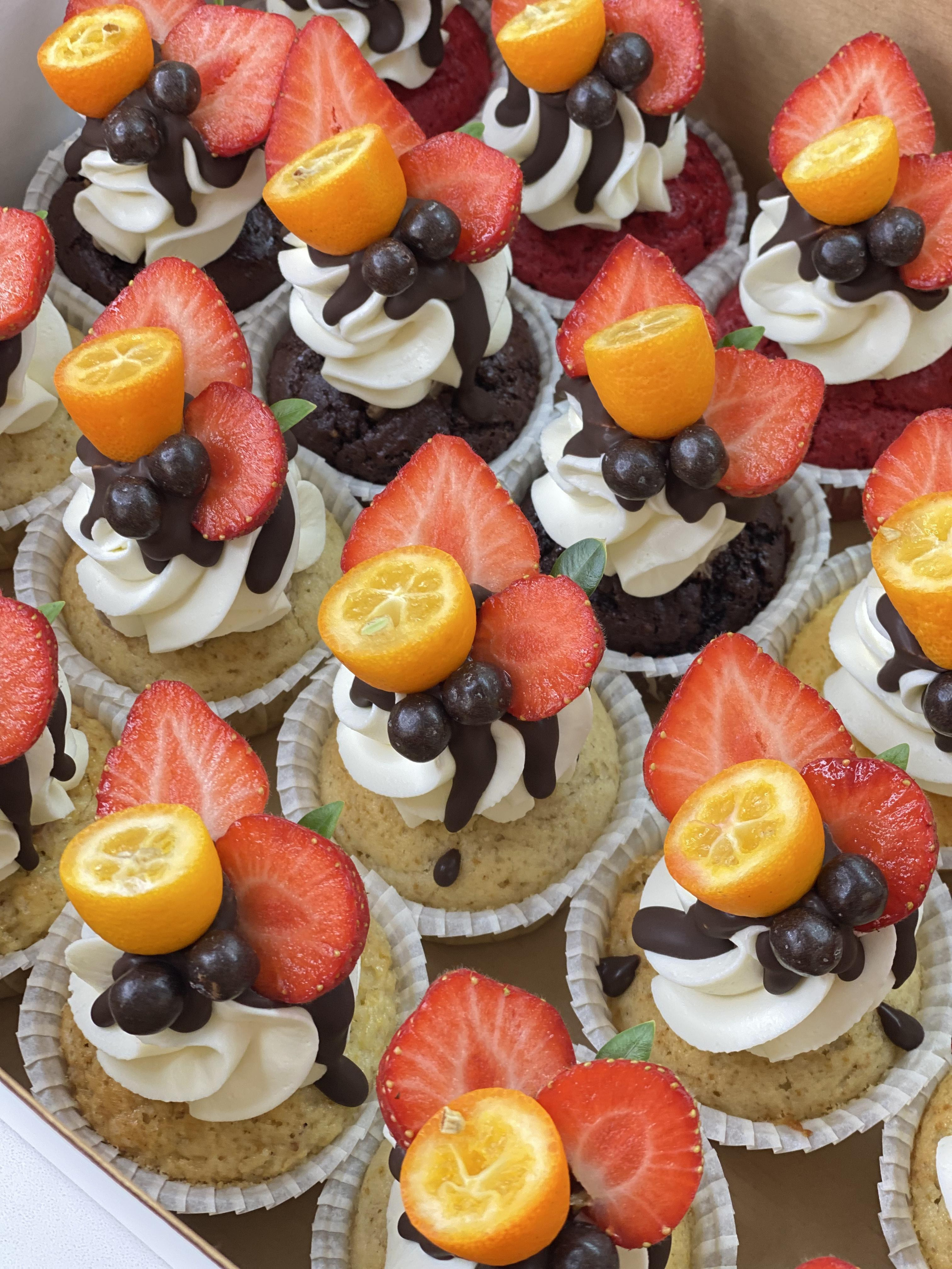 Капкейки фуршетные. Katyasugarsugar капкейки, зефир, торты Москва