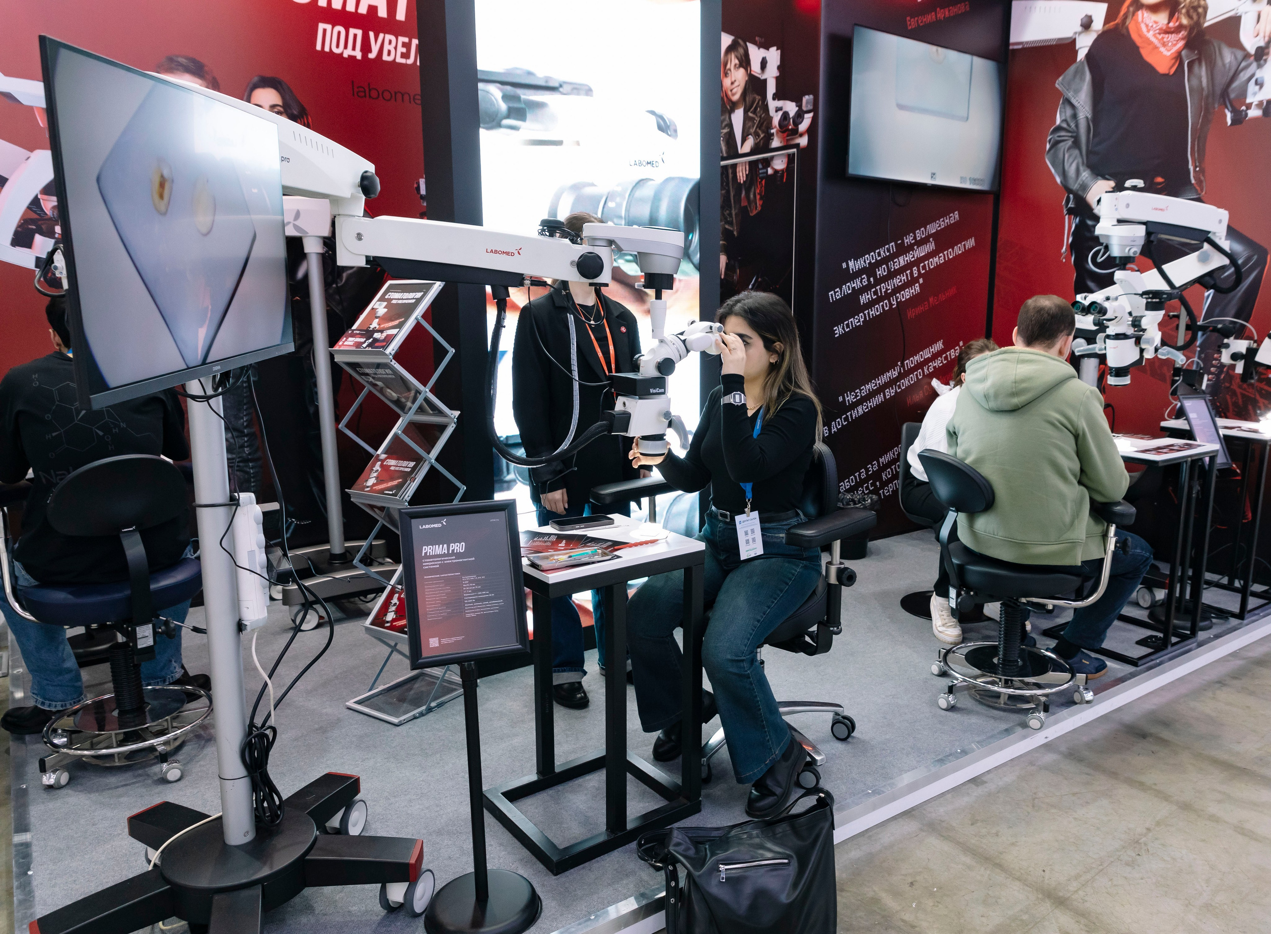 Стоматологическая выставка Dental Salon 2026. Профессиональный фотограф в Москве | Заказать фотосессию и съемку
