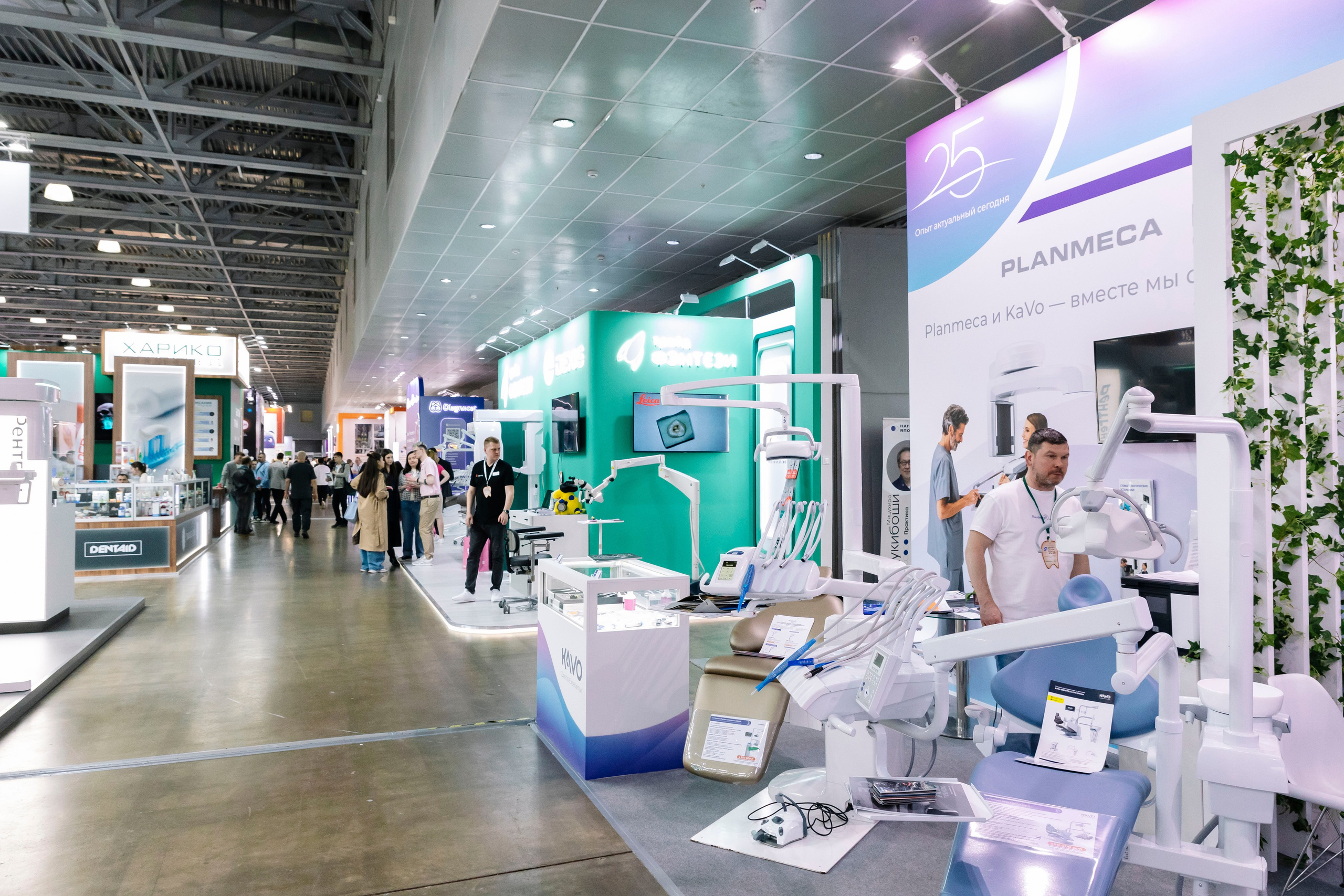 Стоматологическая выставка Dental Salon 2026. Профессиональный фотограф в Москве | Заказать фотосессию и съемку