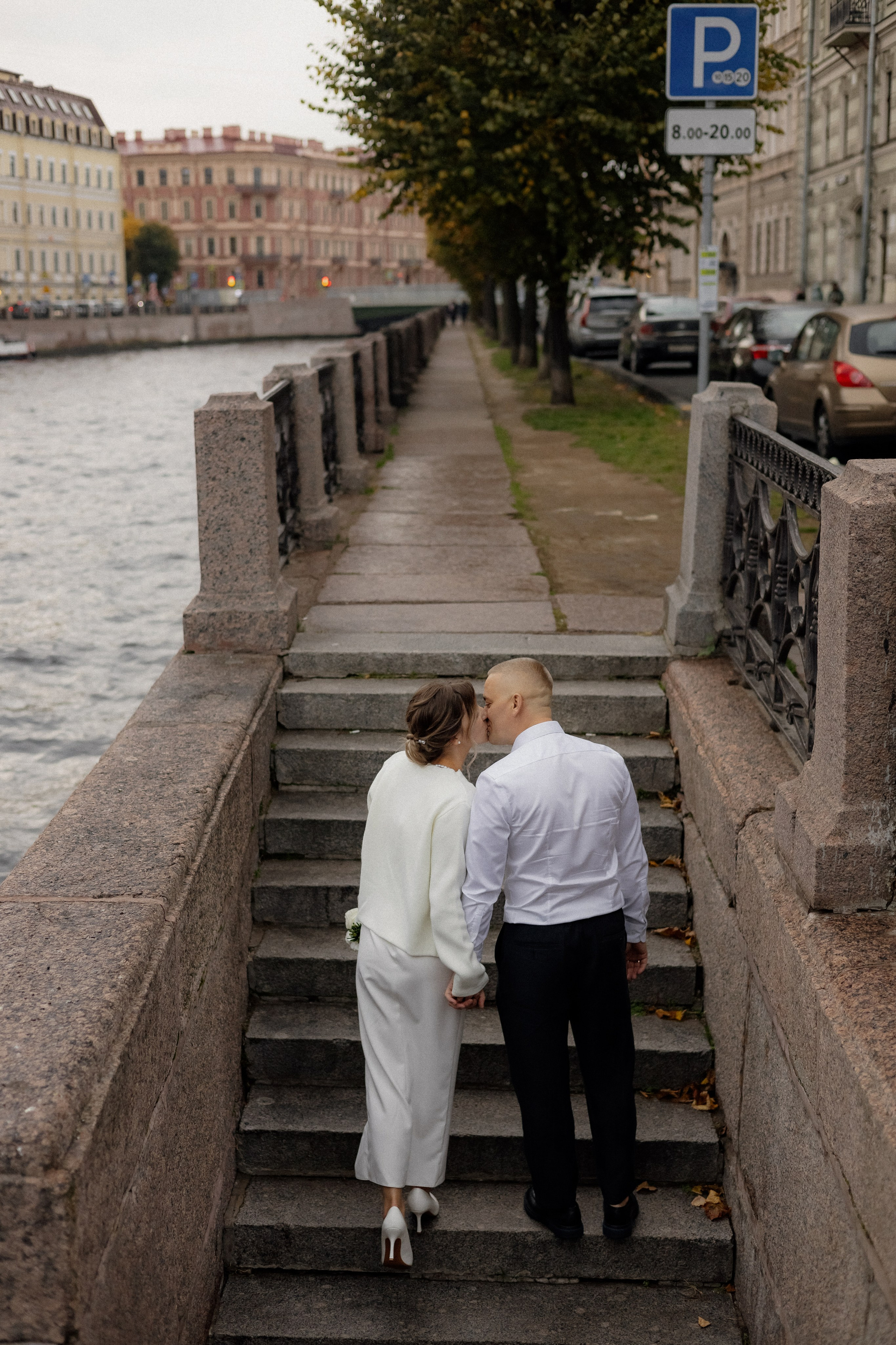 Свадебная прогулка у Исаакия. Свадебный фотограф в Санкт-Петербурге Ксения Кобышева