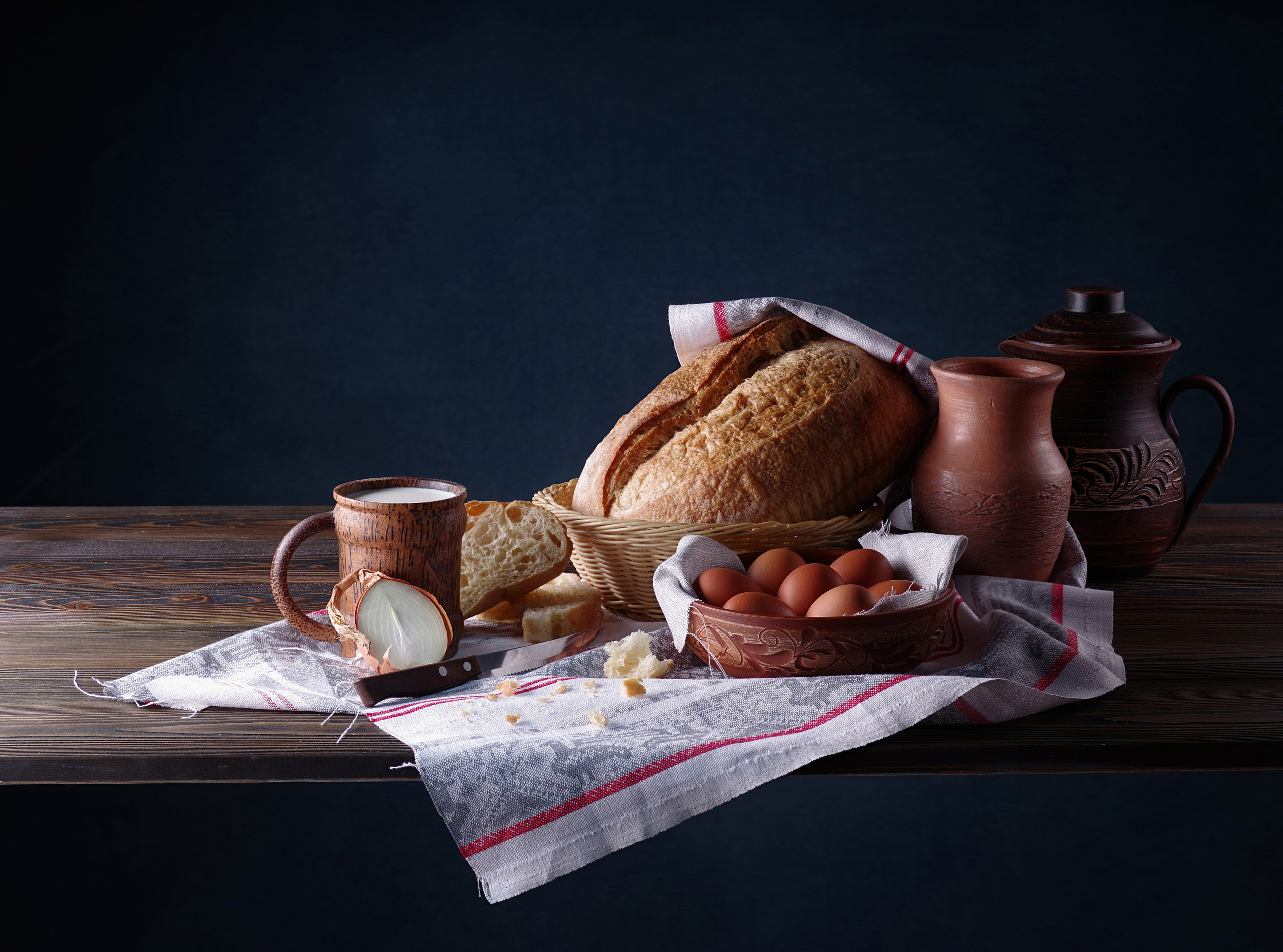 Свежий испечённый хлеб. Натюрморт. 