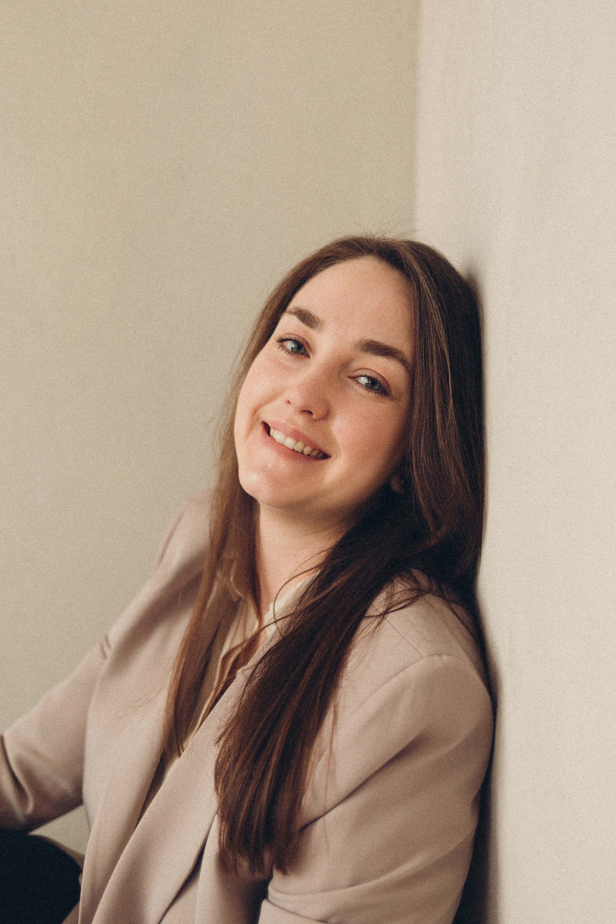 Индивидуальная фотосессия в студии Манекен в Екатеринбурге. Марина Рерих — портретный фотограф в Екатеринбурге