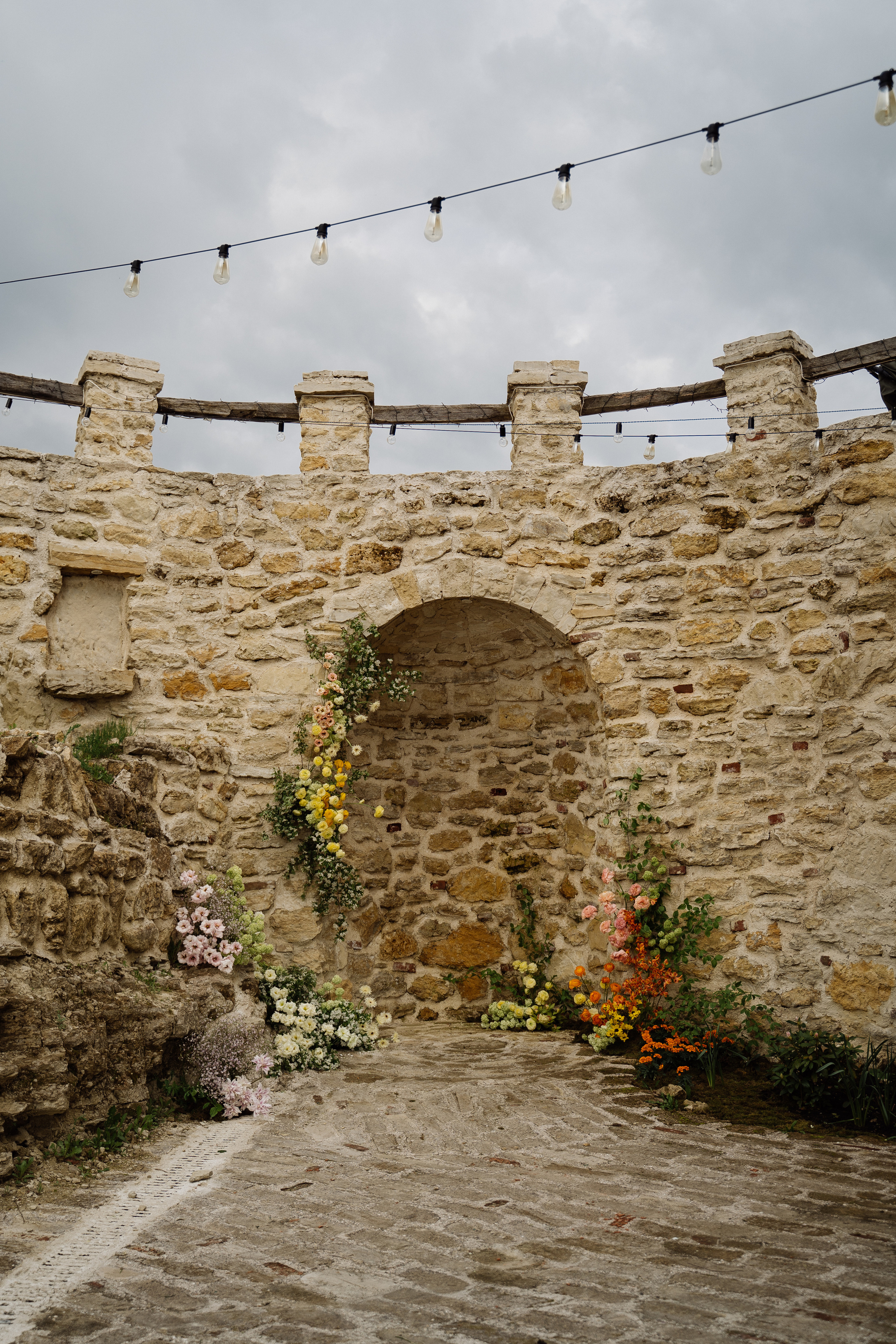 Свадьба в шато. Свадебный фотограф организатор в Санкт-Петербурге Ассоль Опарина