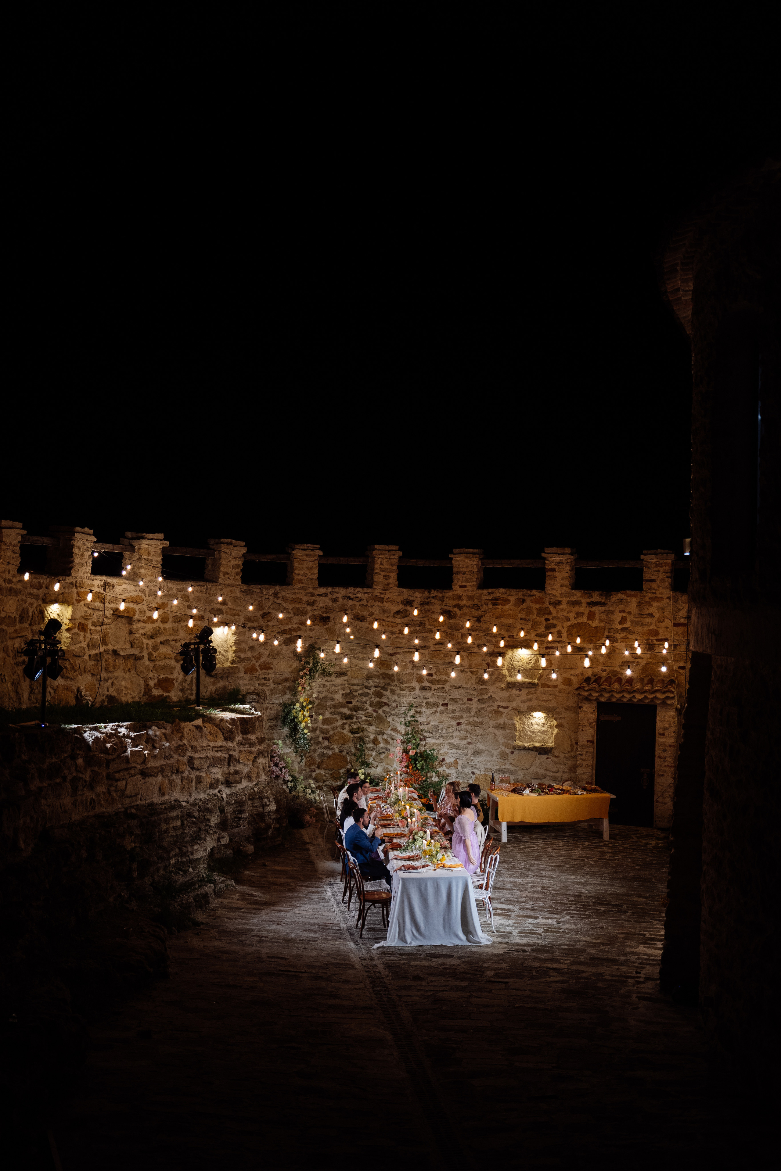 Свадьба в шато. Свадебный фотограф организатор в Санкт-Петербурге Ассоль Опарина
