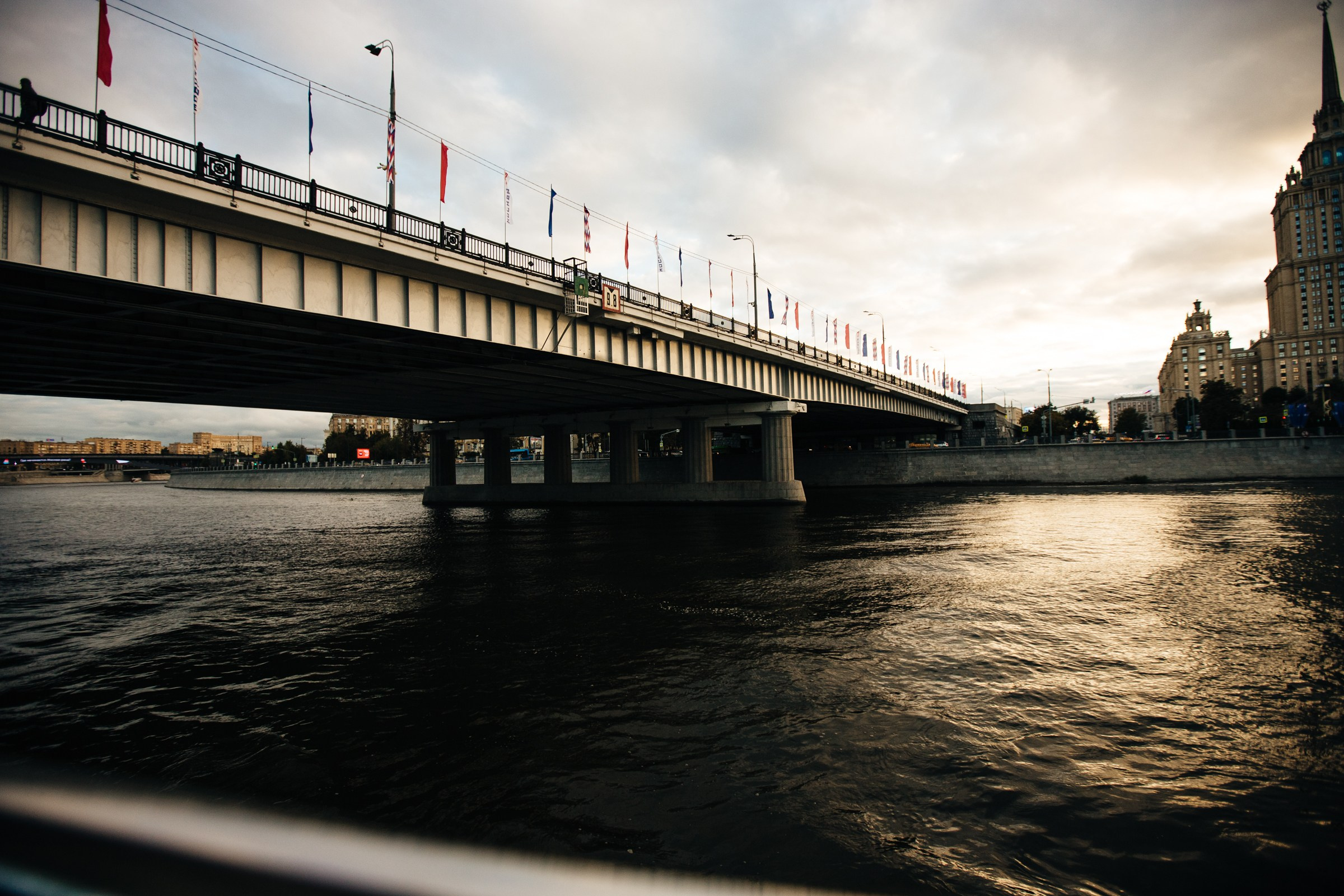 Корпоратив на теплоходе. Женский и репортажный фотограф Москва Натали Смирнова