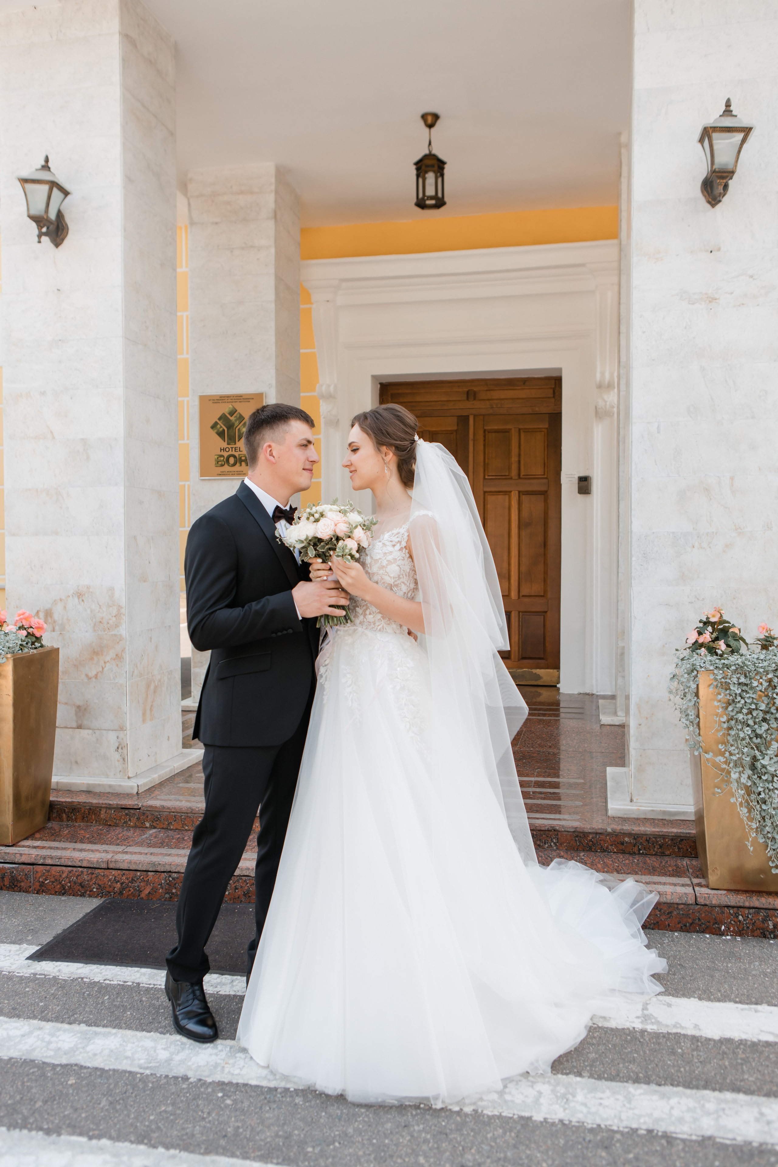 Свадебная фотосъемка Михаила и Ольги. День нашей свадьбы. Видеосъемка и фотосъемка свадеб. Фотограф и оператор на свадьбу. Видеосъемка подкастов, собственная видео-фотостудии. Предметная фотосъемка