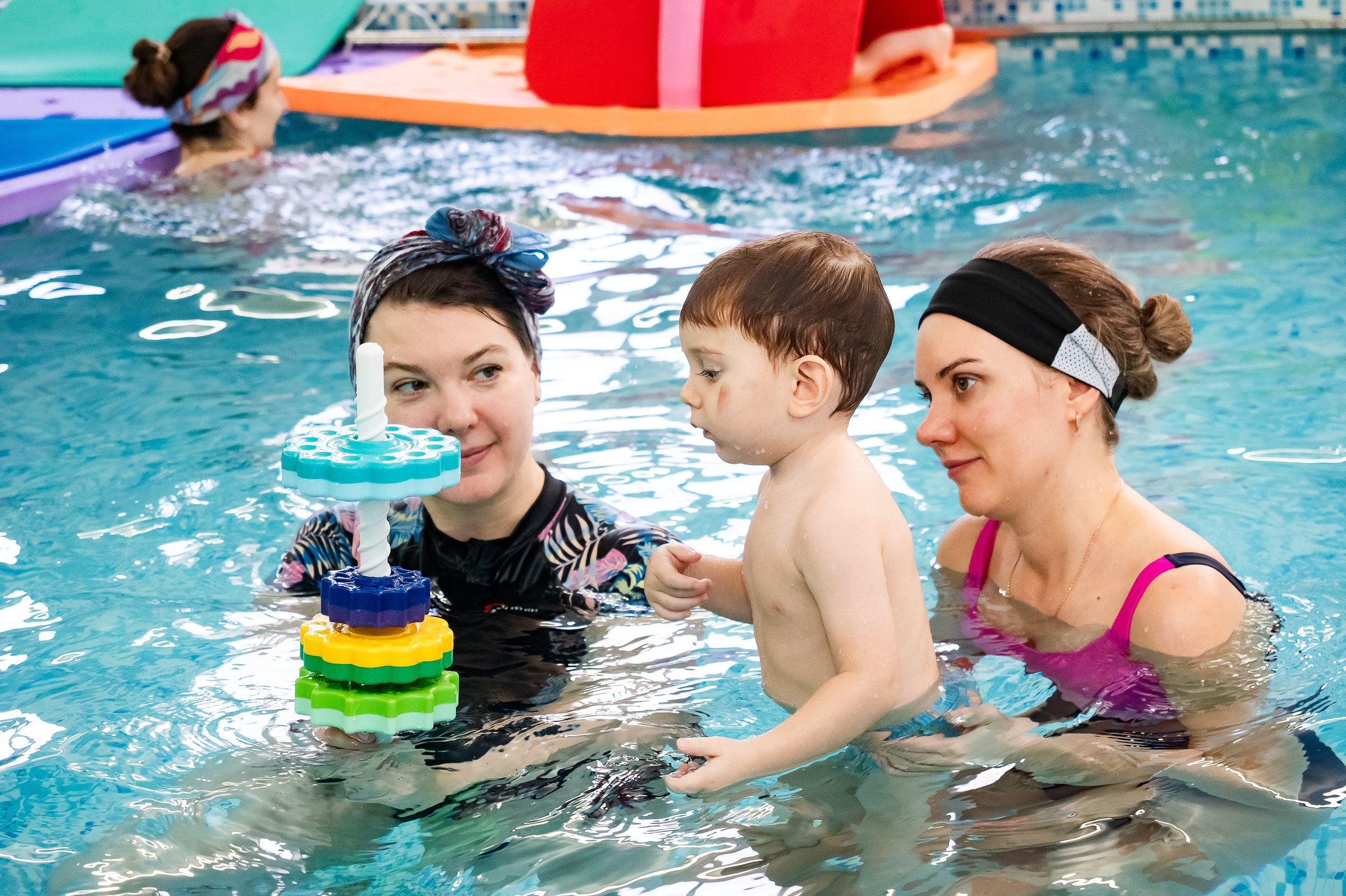 Грудничковое плавание. Репортажный, семейный и детский фотограф в Пензе и Заречном Арина Ермилова. Картины барельеф на заказ