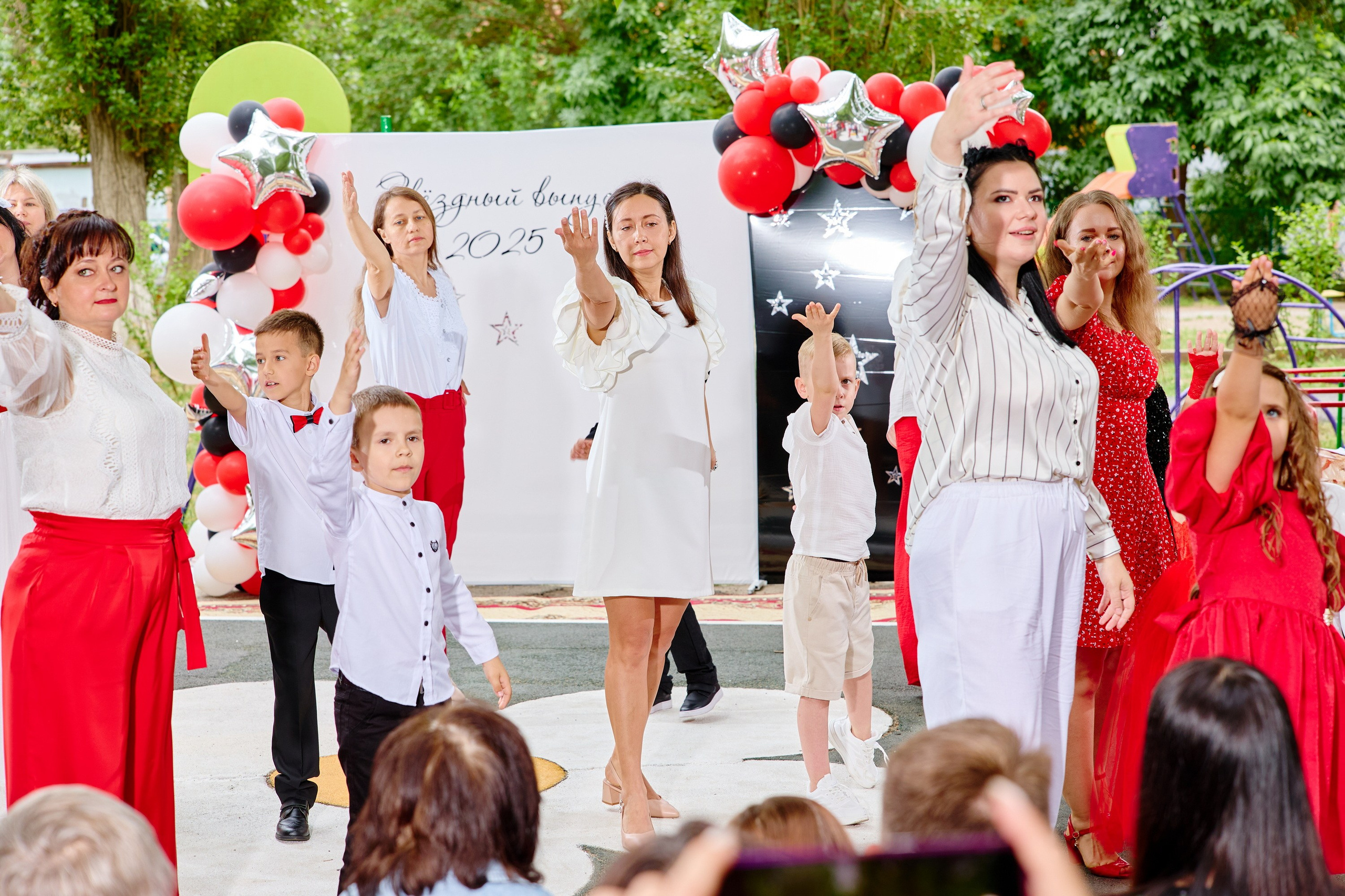 Выпускной 45 сад. Фотограф Выпускные альбомы Таганрог Сергей Коробченко