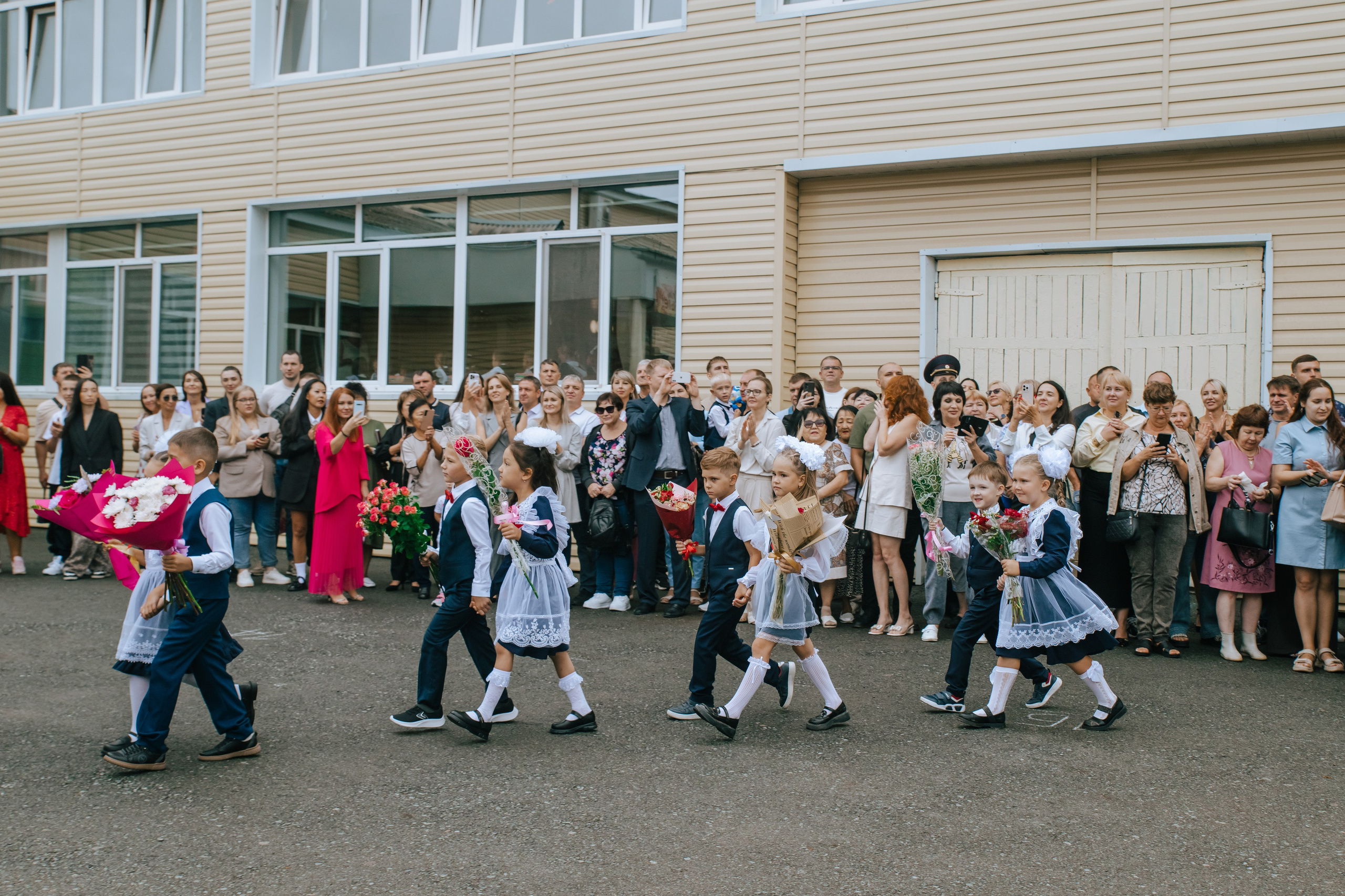 1в — школа 11 — 2025. Фотограф Ярмишко Дарья. Выпускные фотокниги
