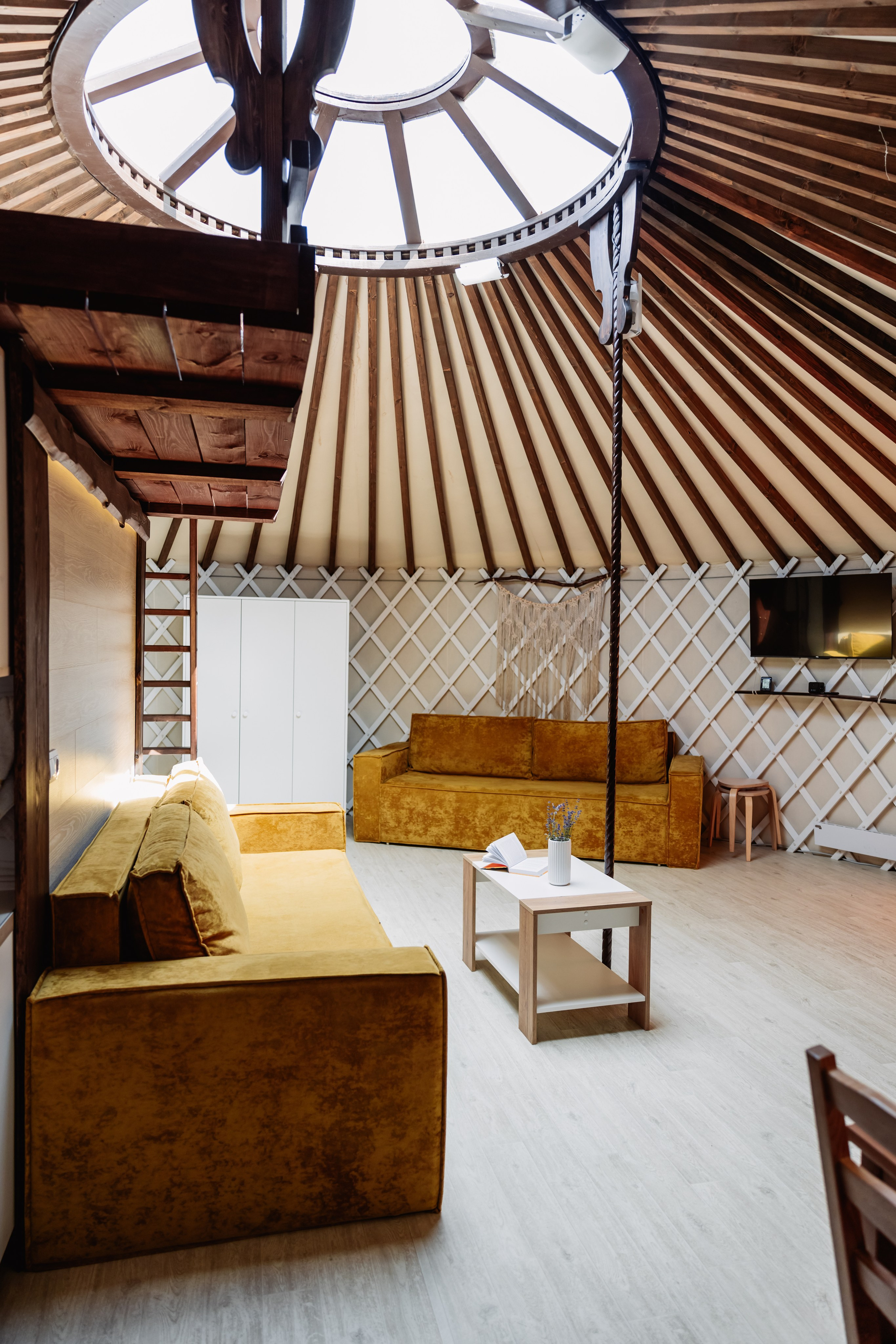 БЕРЕЗКА ВИЛАДЖ | Глэмпинг в Коломне | Юрта «Янтарная». ФОТОГРАФ ИРИНА ШАМАТАВА