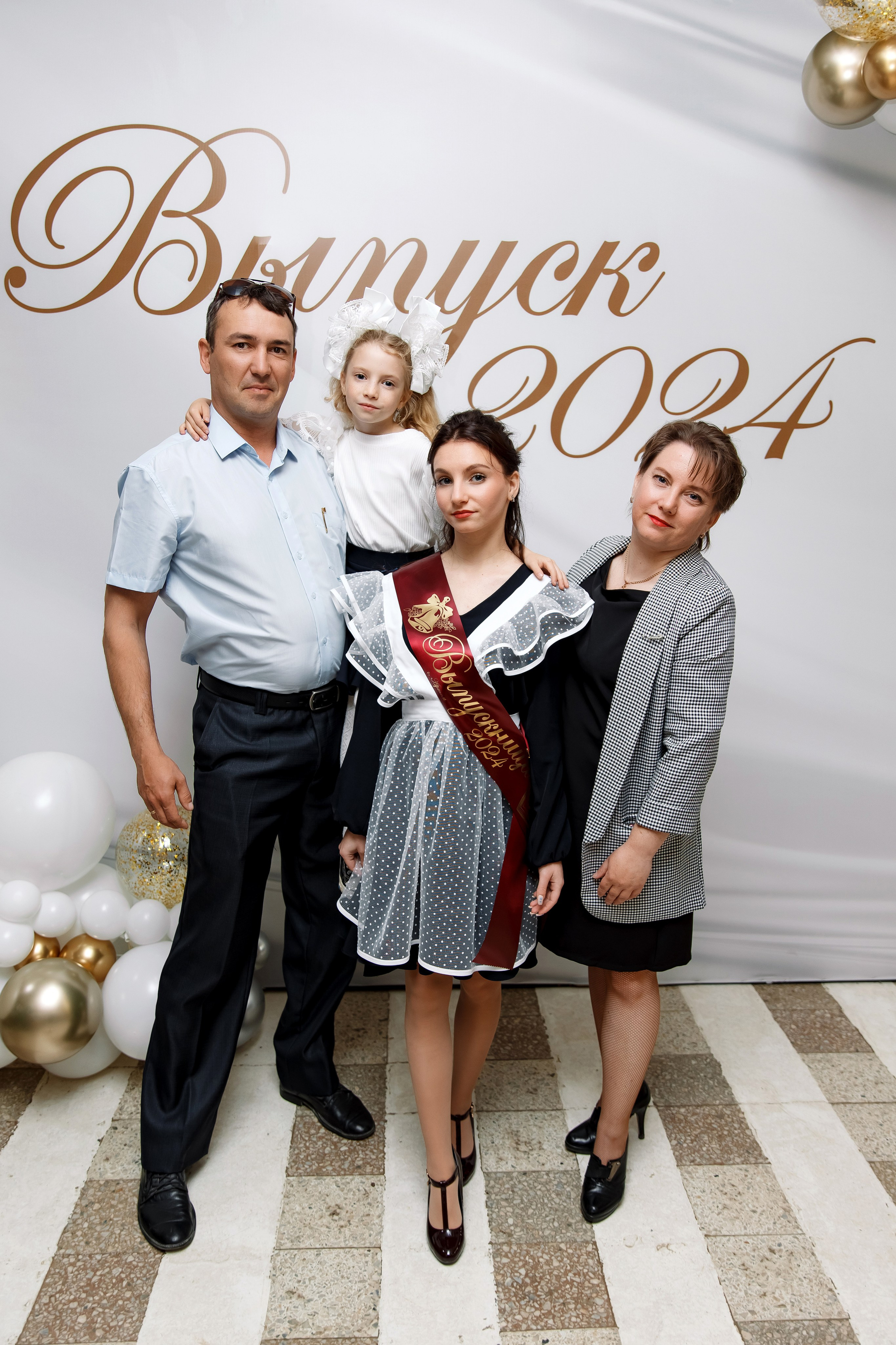 11 класс Последний звонок. Фотограф Любовь Корниенко, Примоский край